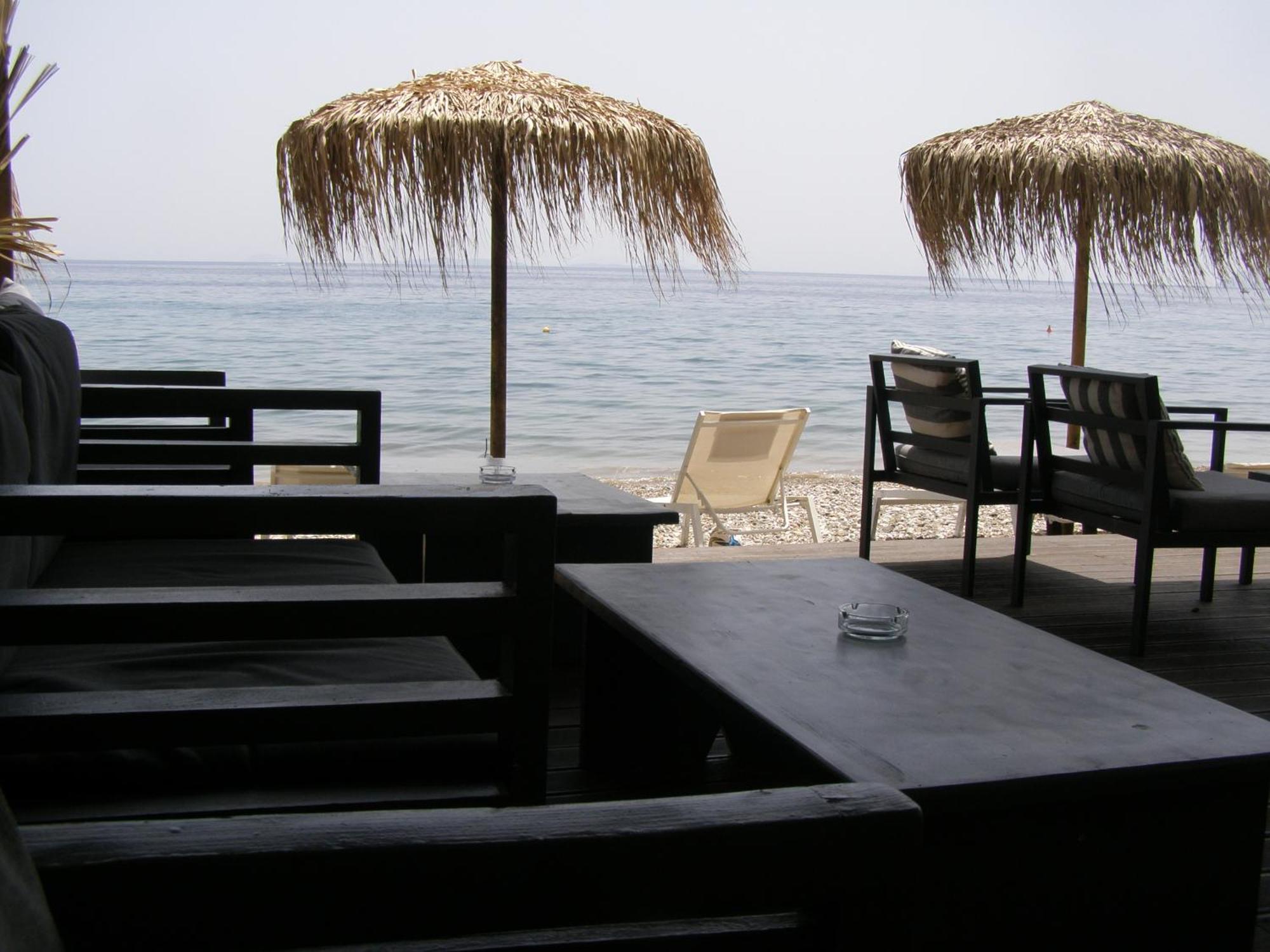 Doll House Next To The Sea Apartment Agioi Theodoroi