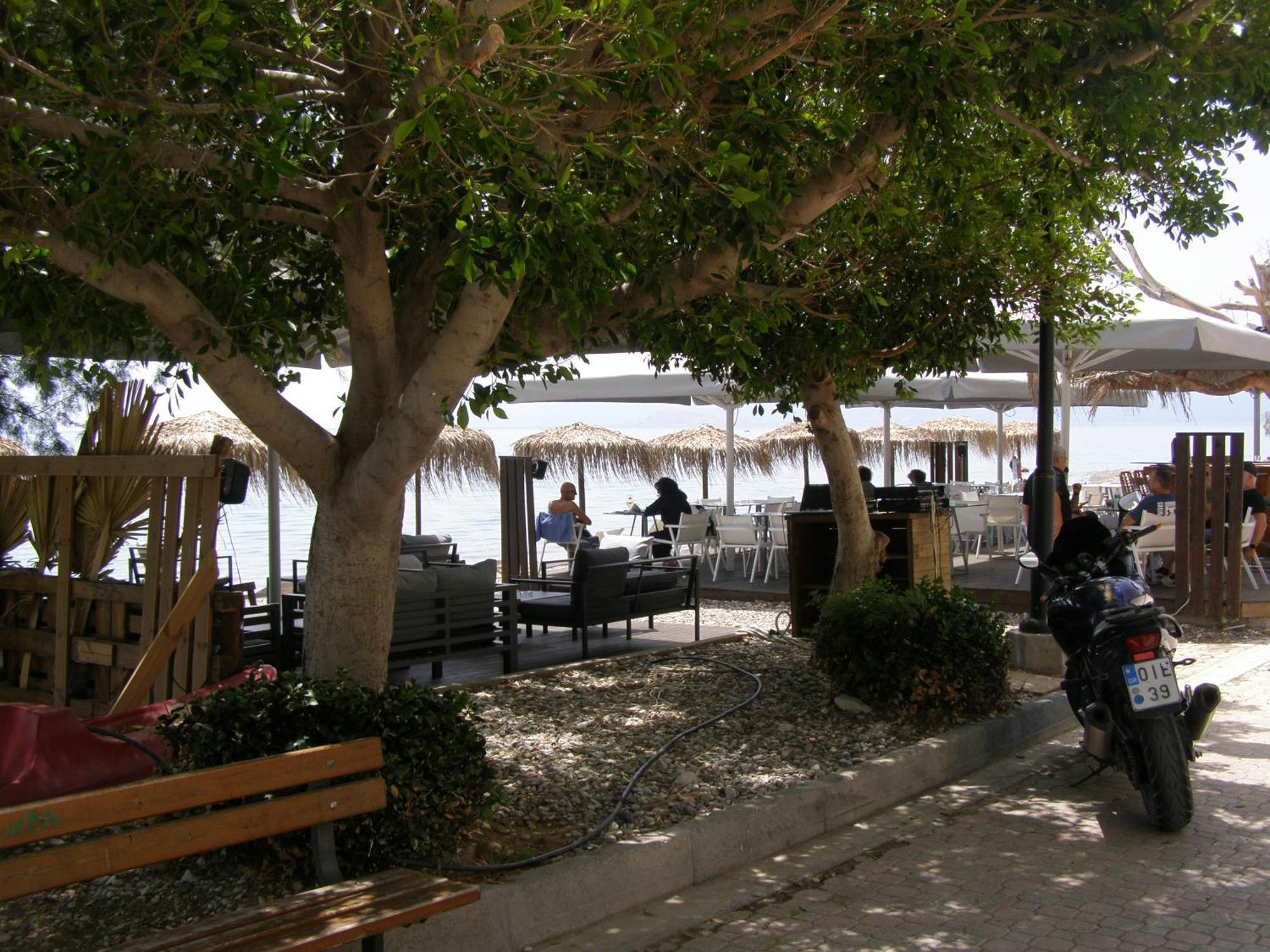 Doll House Next To The Sea Apartment Agioi Theodoroi