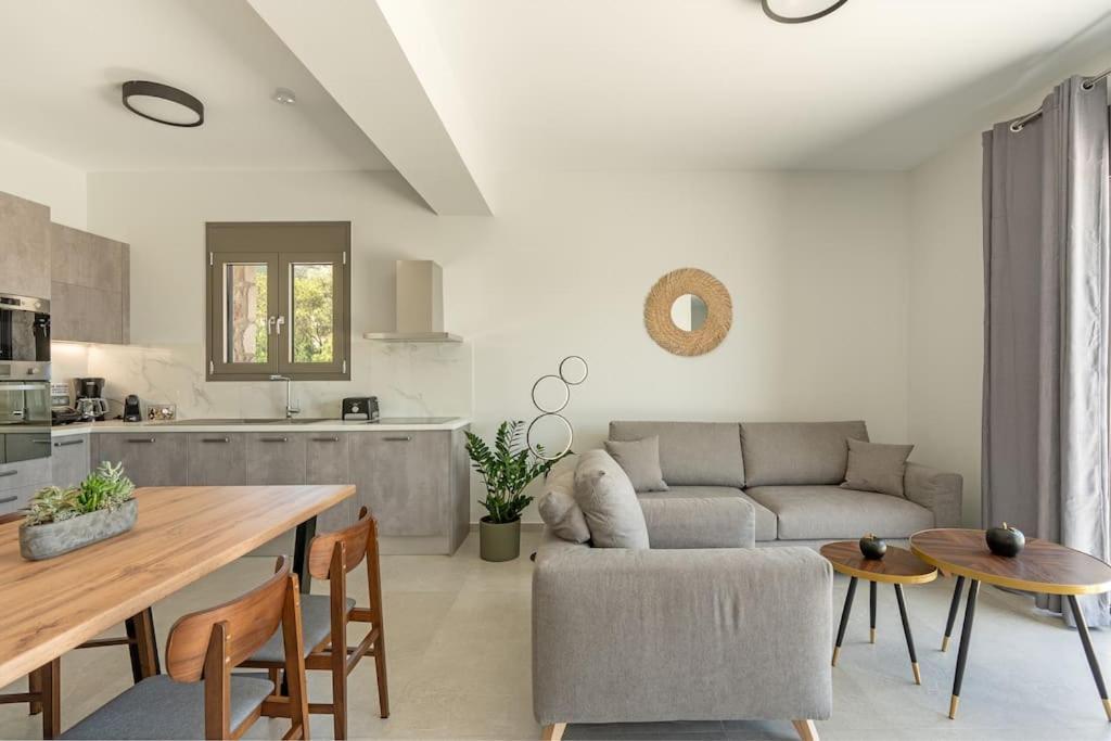 Brand New: Kefalonia Stone - Trapezaki Retreat Trapezaki (Kefalonia)