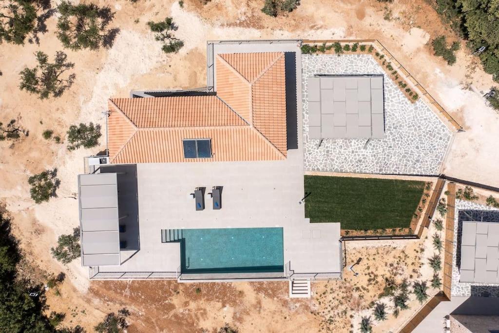 Brand New: Kefalonia Stone - Trapezaki Retreat Trapezaki (Kefalonia)
