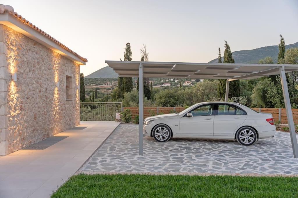 Villa Brand New: Kefalonia Stone - Trapezaki Retreat