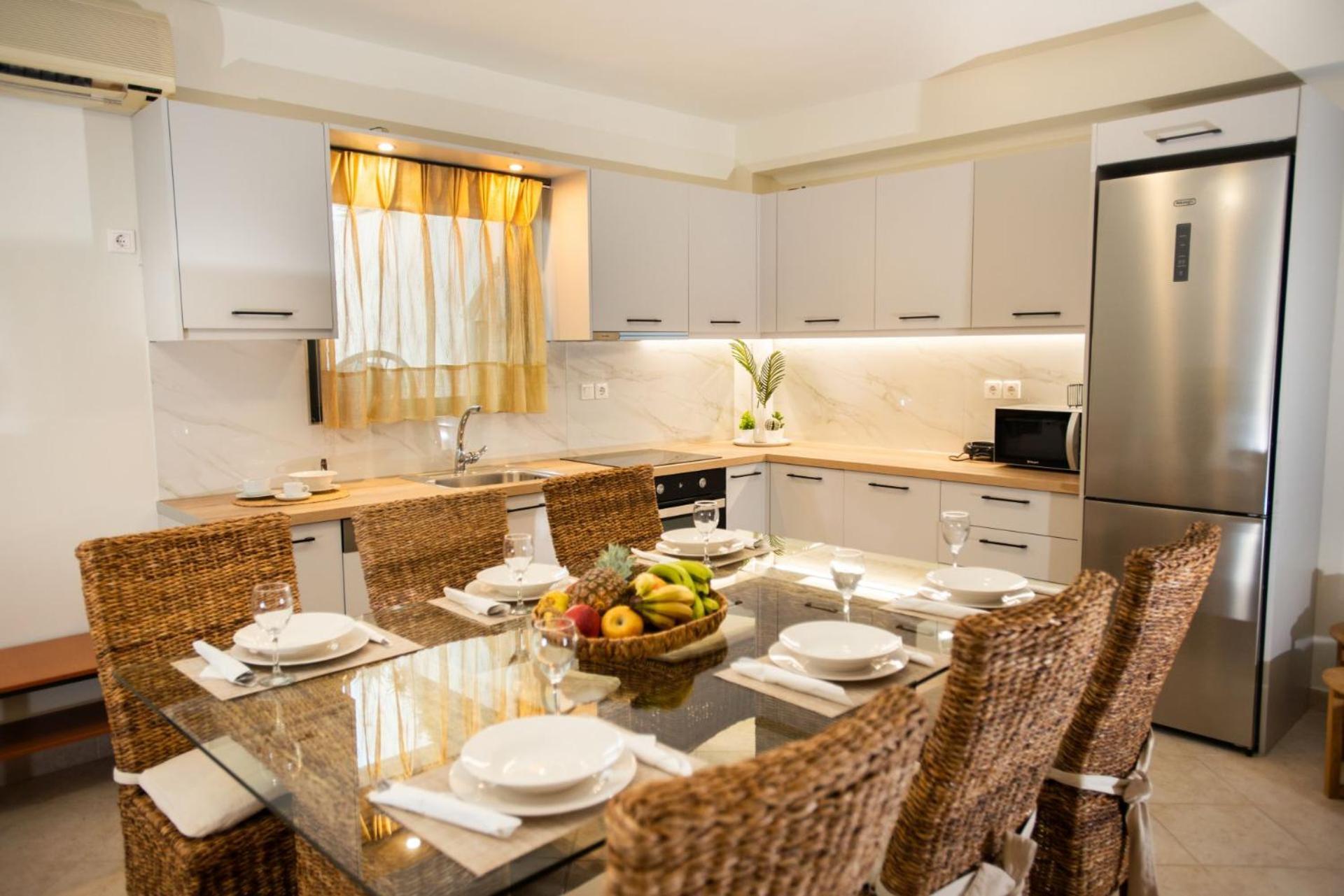 Alkioni Suites, Beachfront, With Mountain View Apartment *