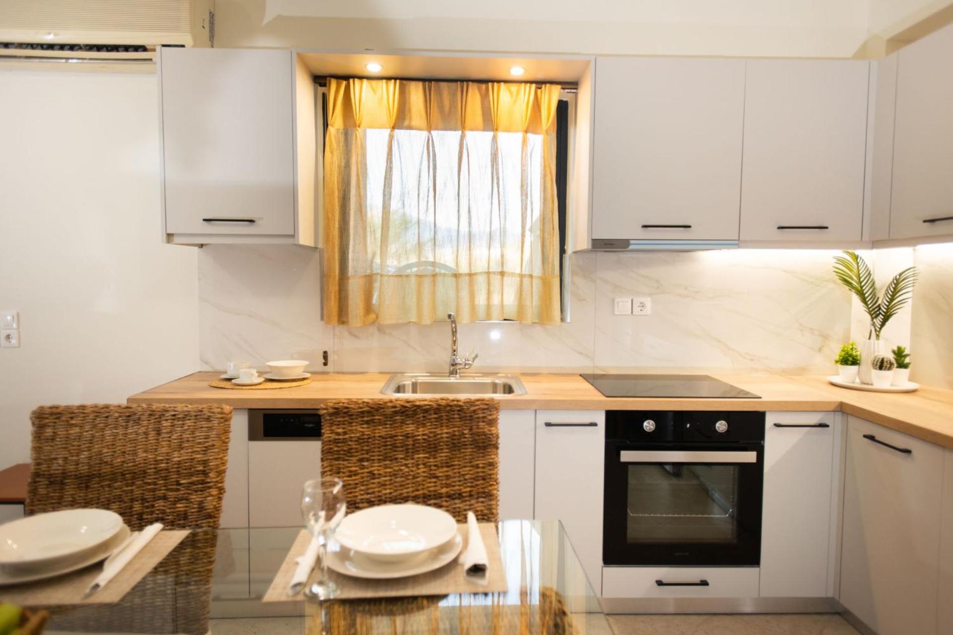 Alkioni Suites, Beachfront, With Mountain View Apartment Kokkinos Pirgos