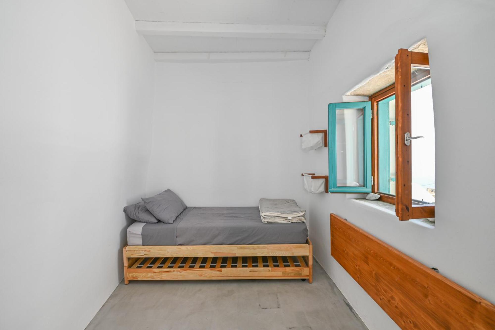 Tinos Traditional Patio House * Arnados