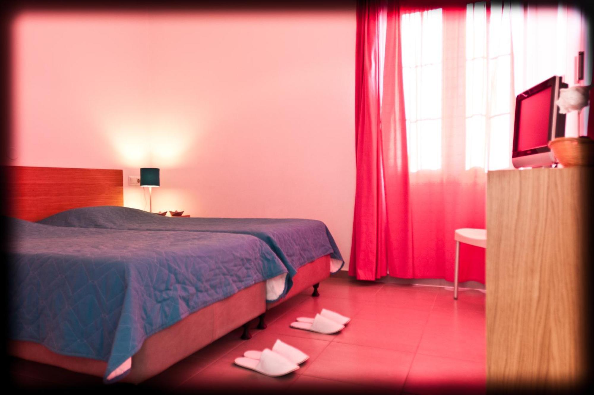 Iris Aparthotel