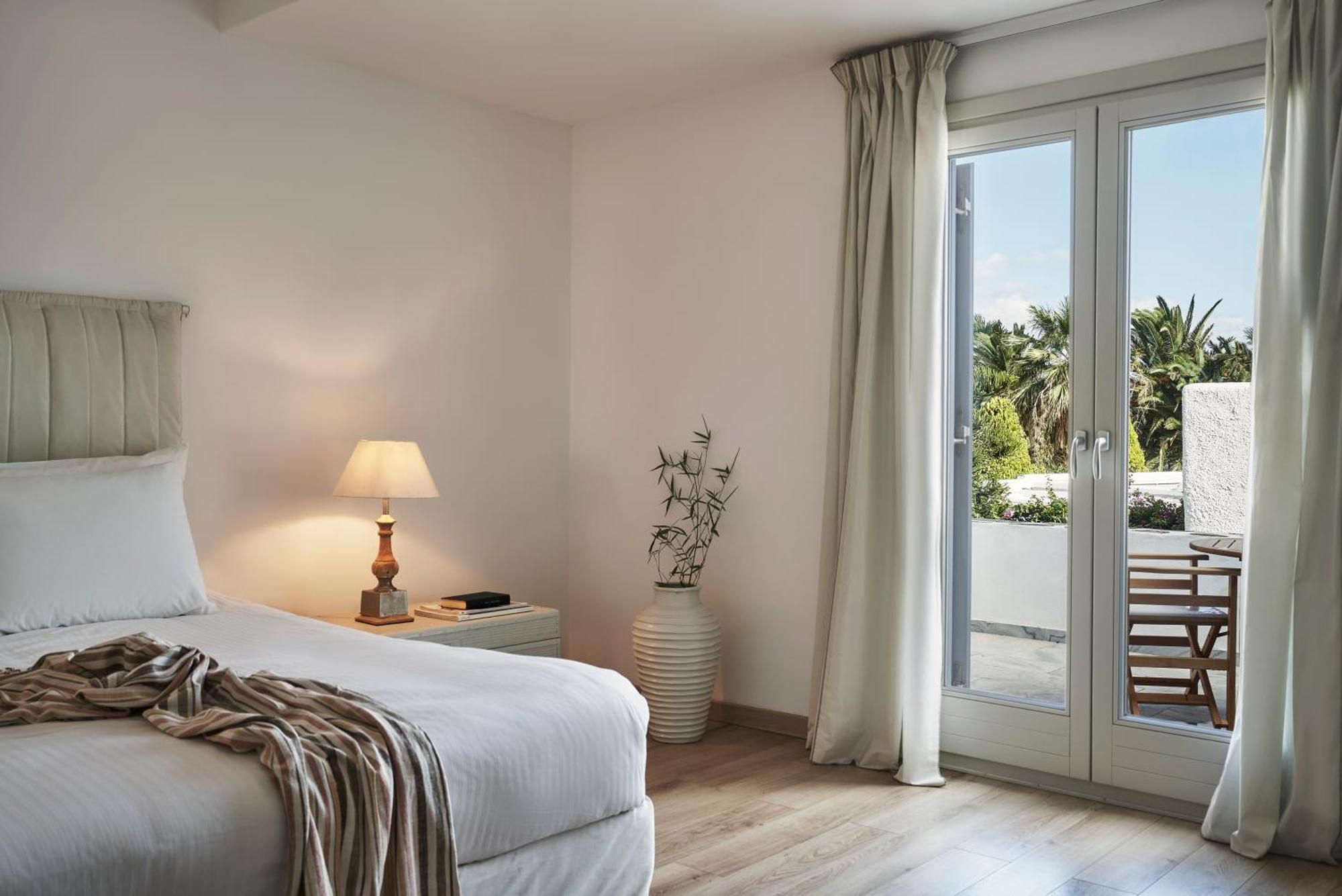 Hotel Yria Island Boutique & Parasporos