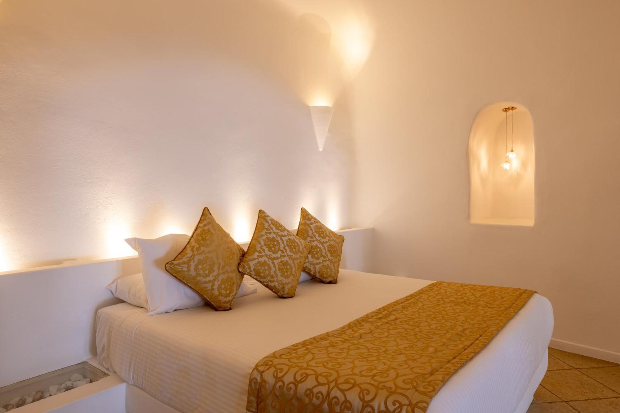 Above Blue 4* Imerovigli (Santorini)
