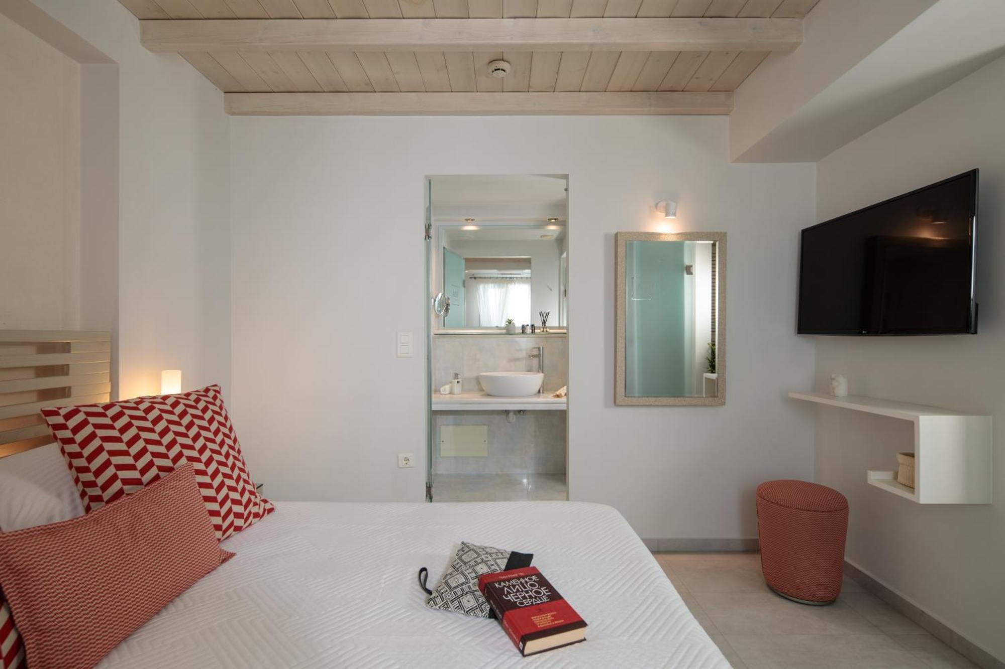 Iria Art Hotel 4*
