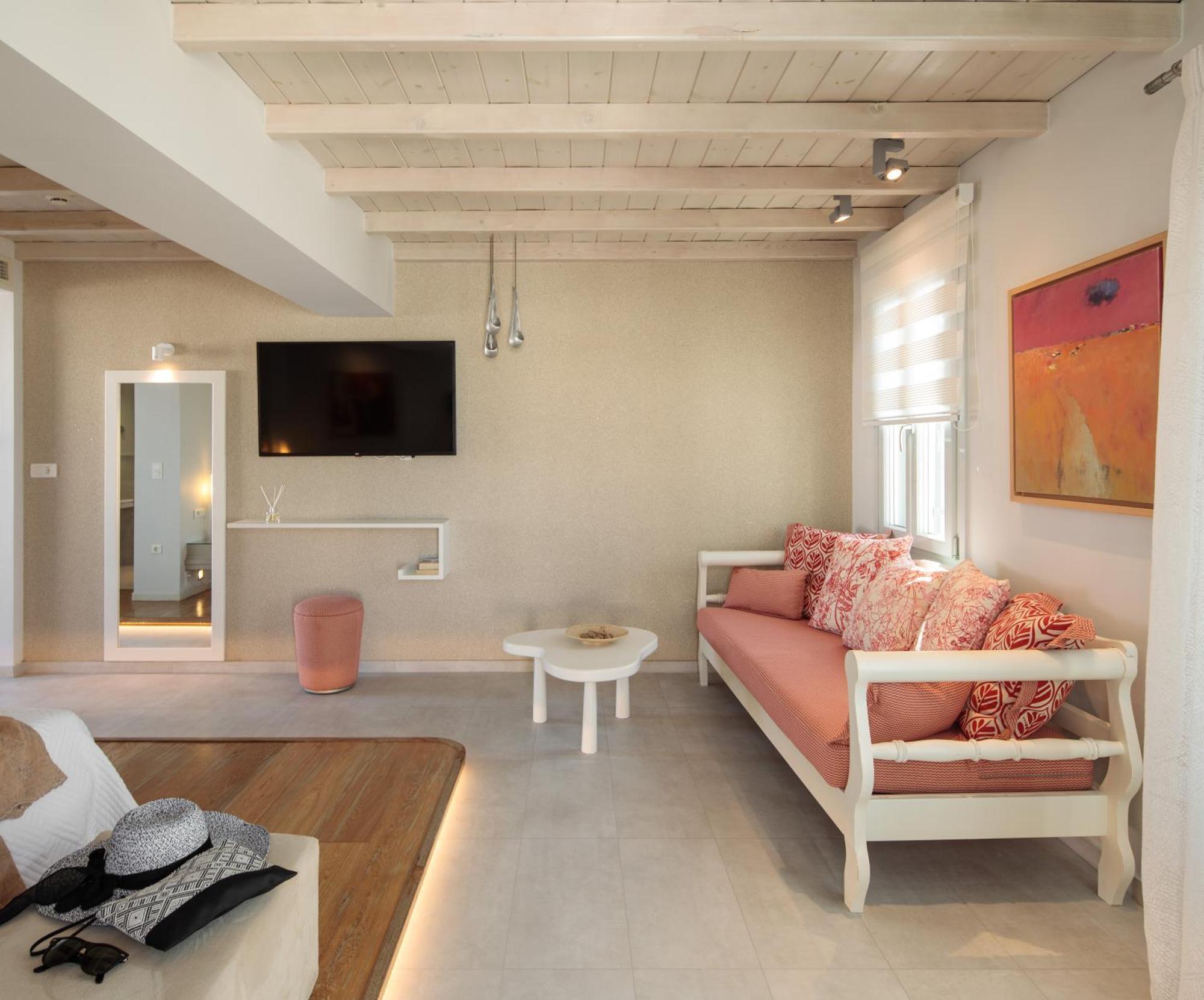 Iria Art Hotel 4*