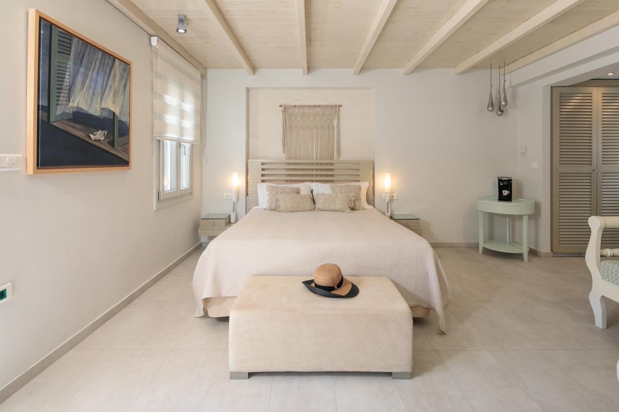 Iria Art Hotel 4*