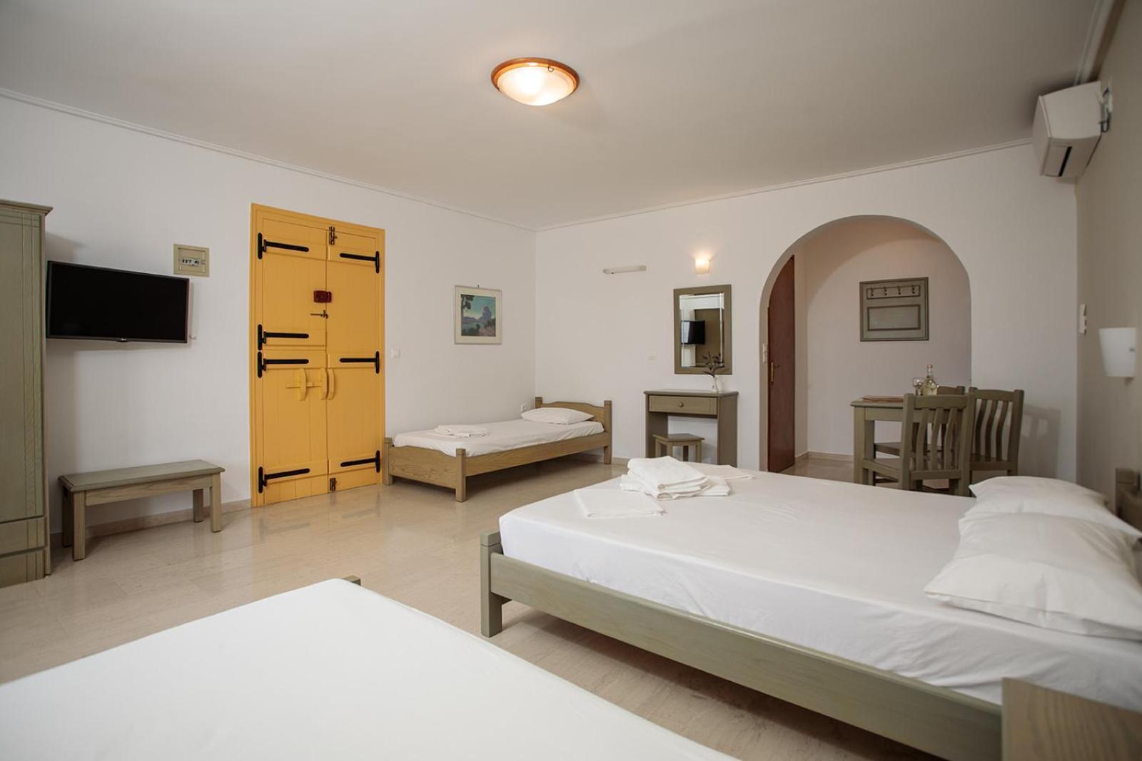 Hotel Proteas & Agios Prokopios (Naxos)