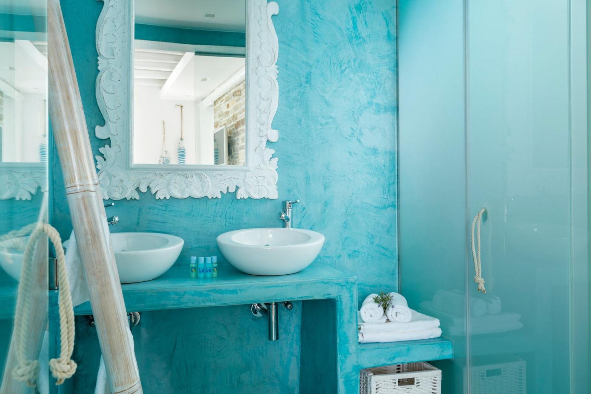 Paradise Design Aparthotel Batsi (Andros)
