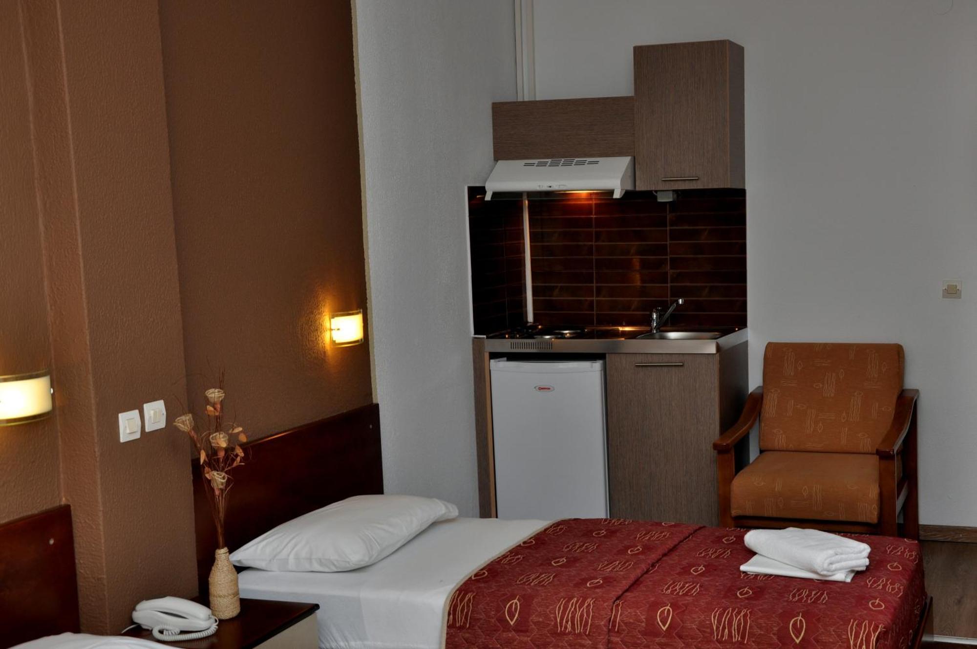 Hotel Akropol 3*