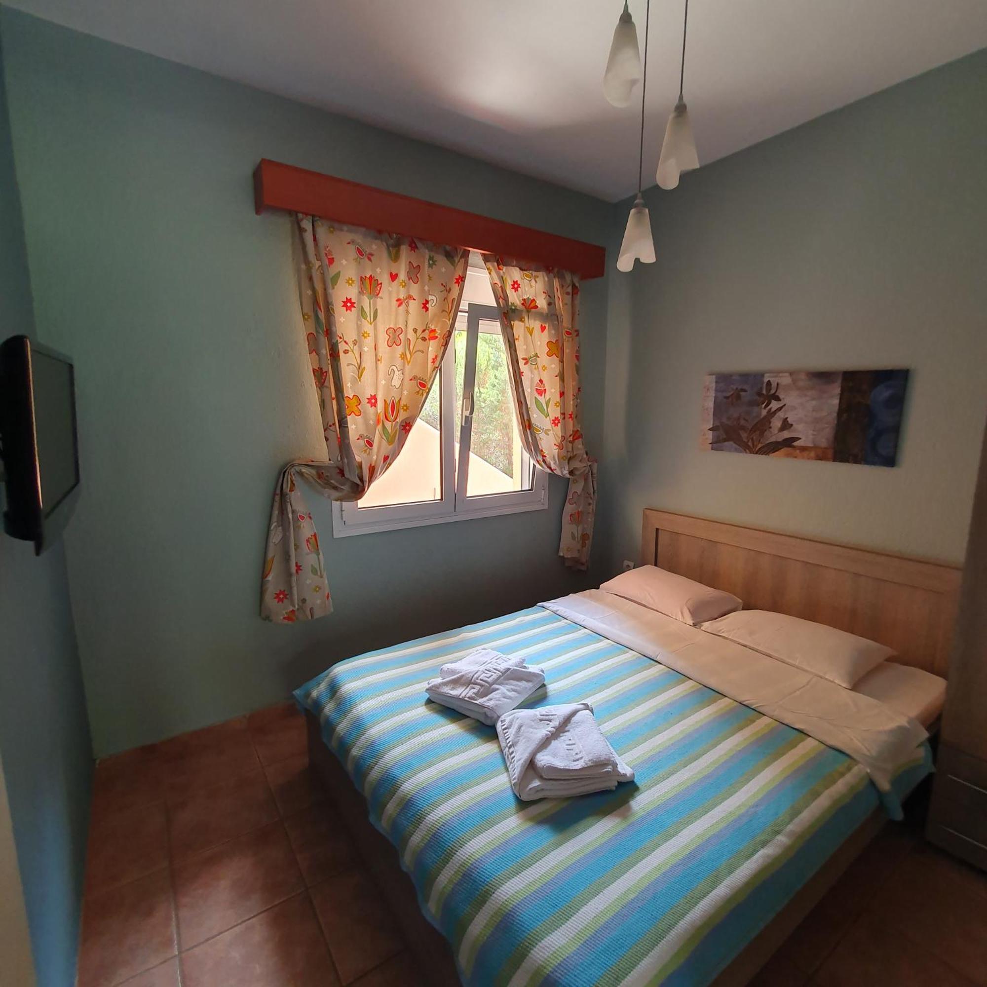 Agrili Apartments & Rooms 3* Elia Nikitis