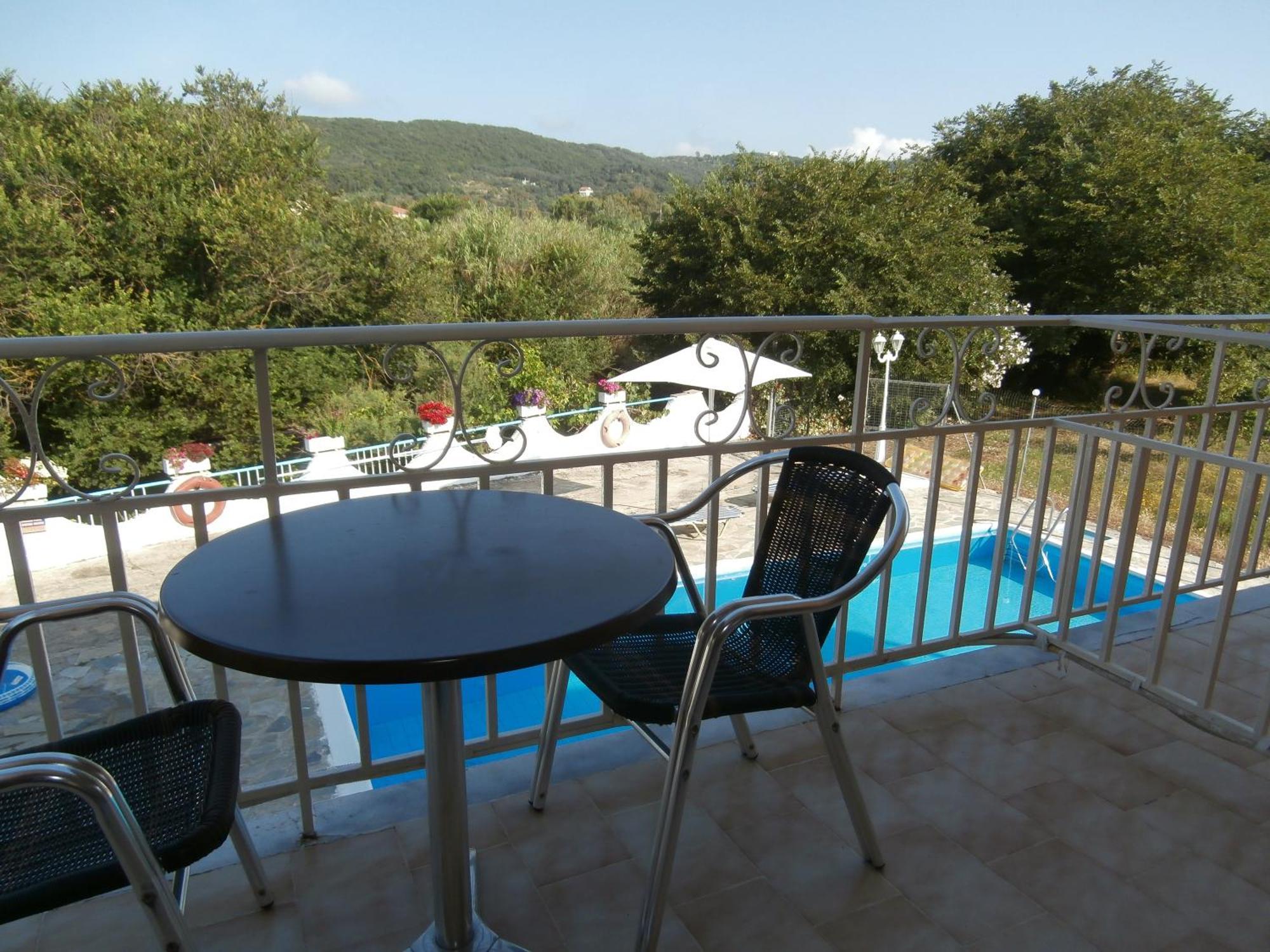 Aparthotel River &