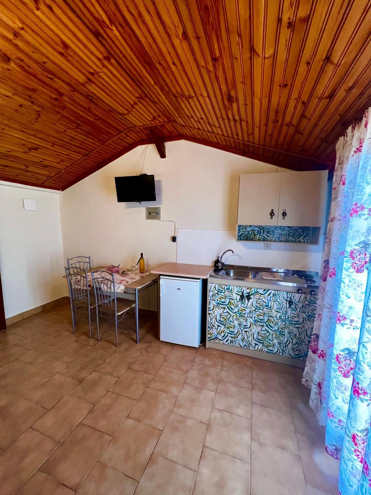 Ocean Front 77 Aparthotel Lourdata (Kefalonia)
