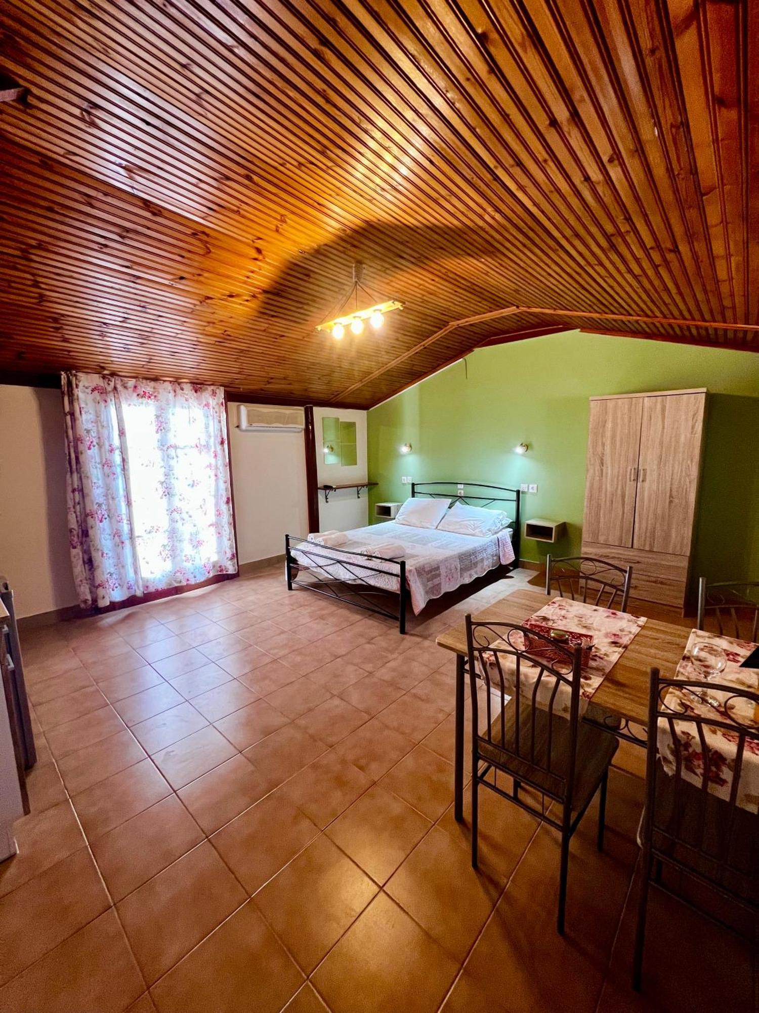 Ocean Front 77 Aparthotel Lourdata (Kefalonia)