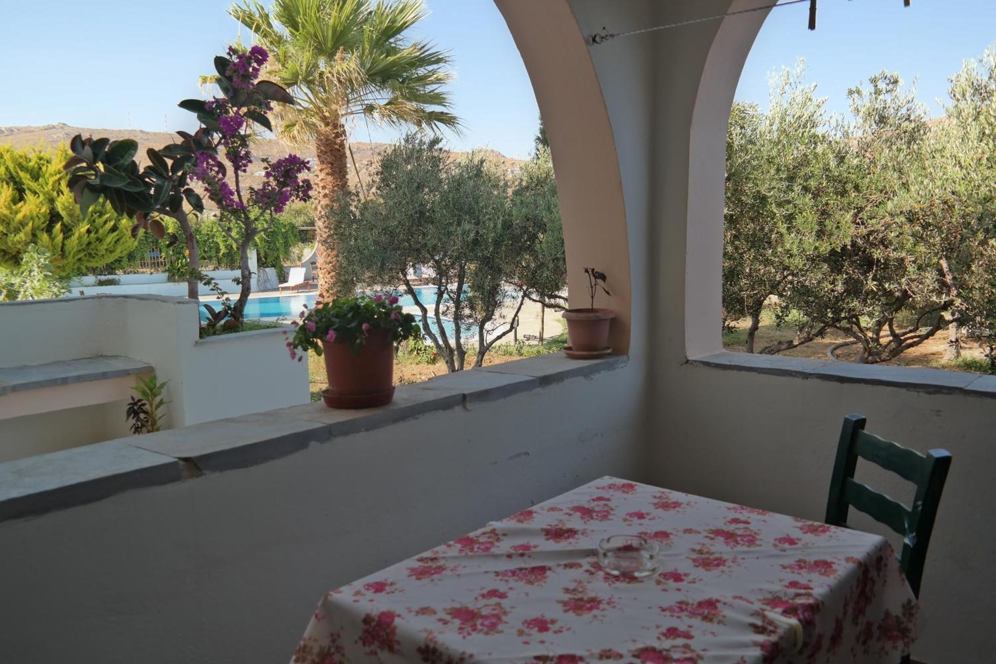 Manolis Aparthotel 2*