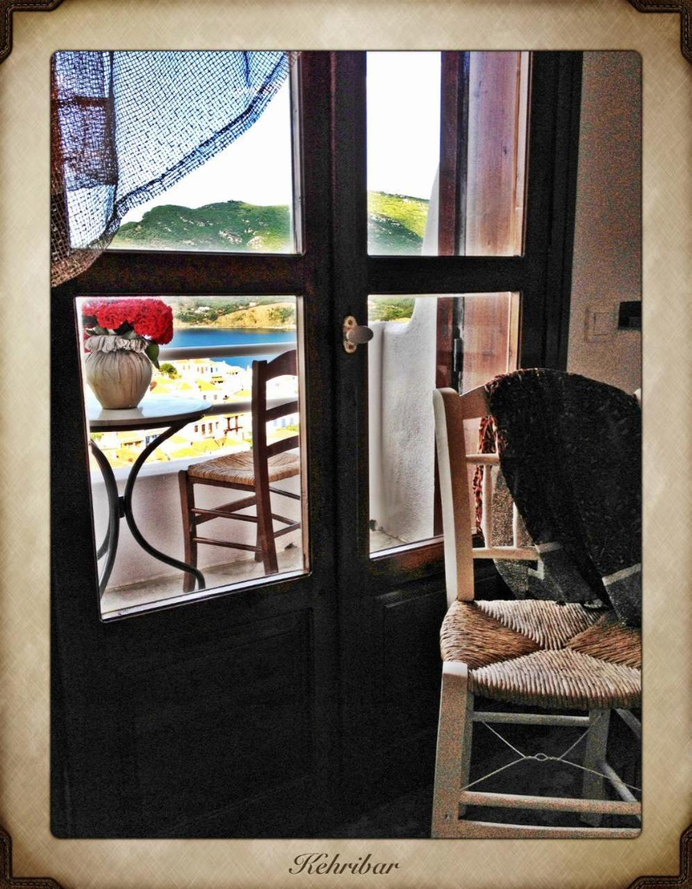 Aperanto Galazio Skopelos Town