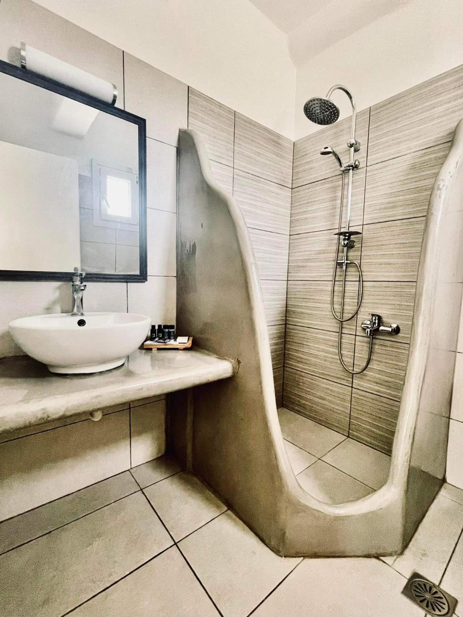 Athina Rooms - Lounge Apartments Guest house 2*