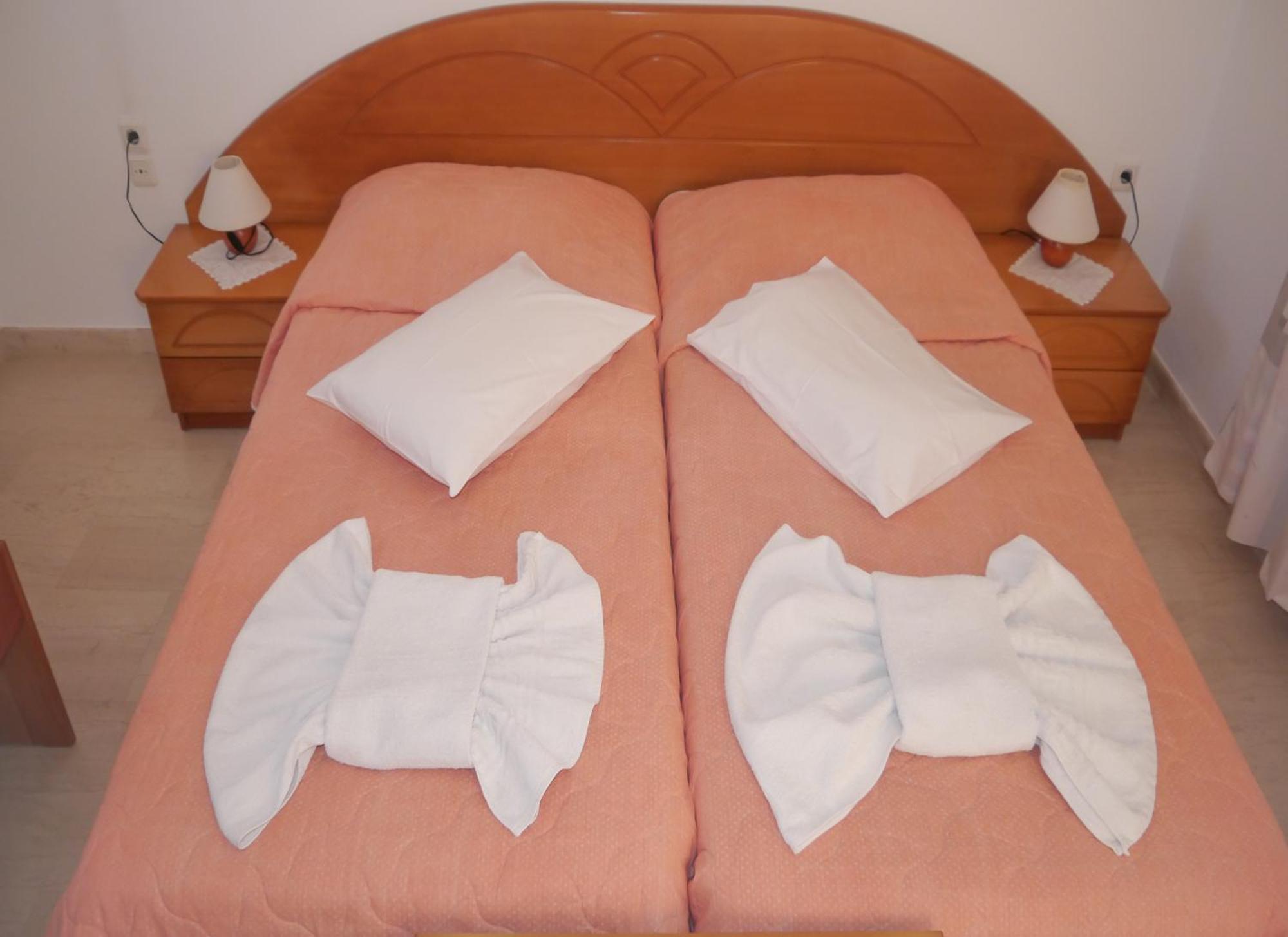 Tria Adelphia Aparthotel