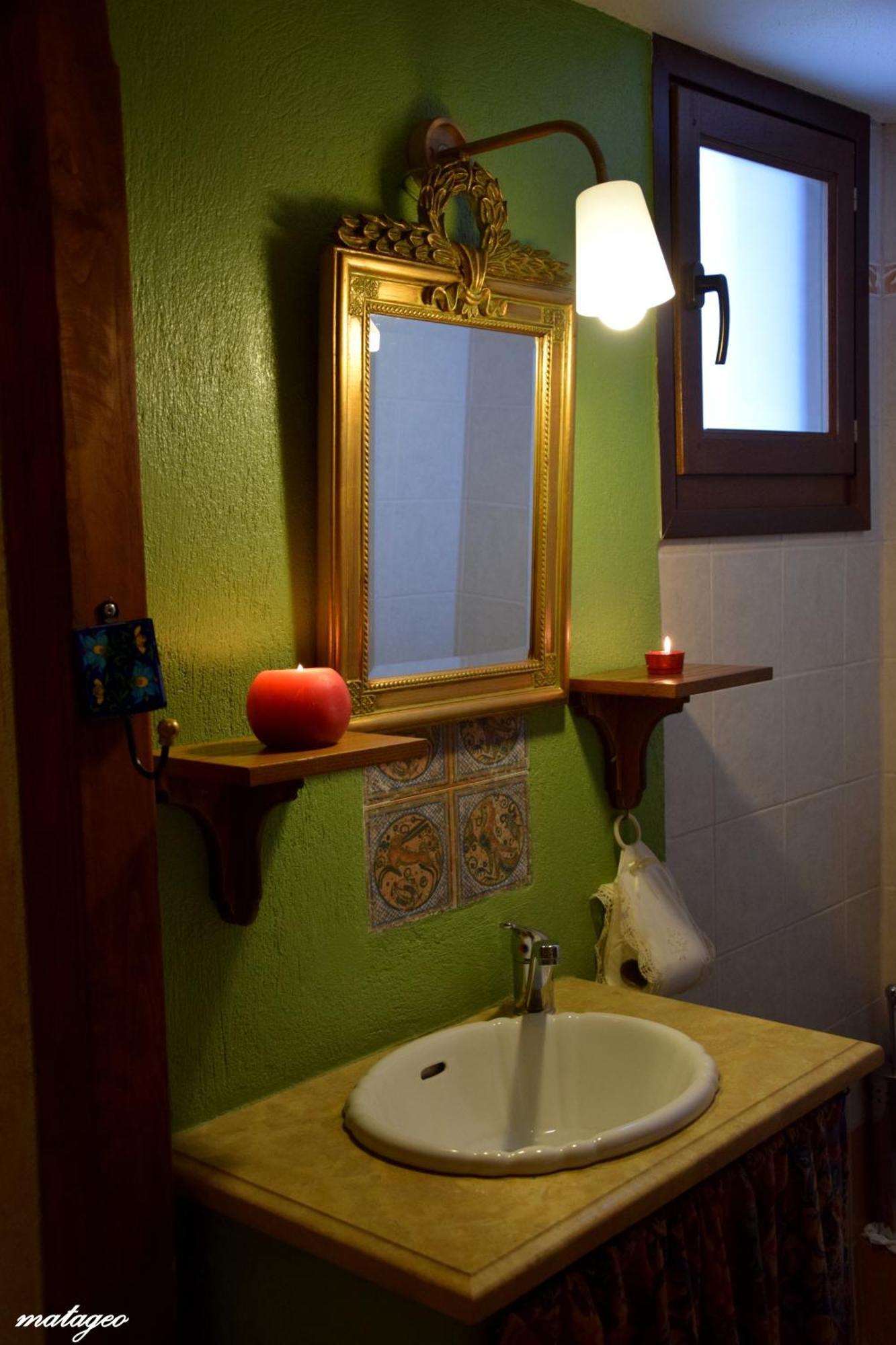 Victoria's Country Apartment *