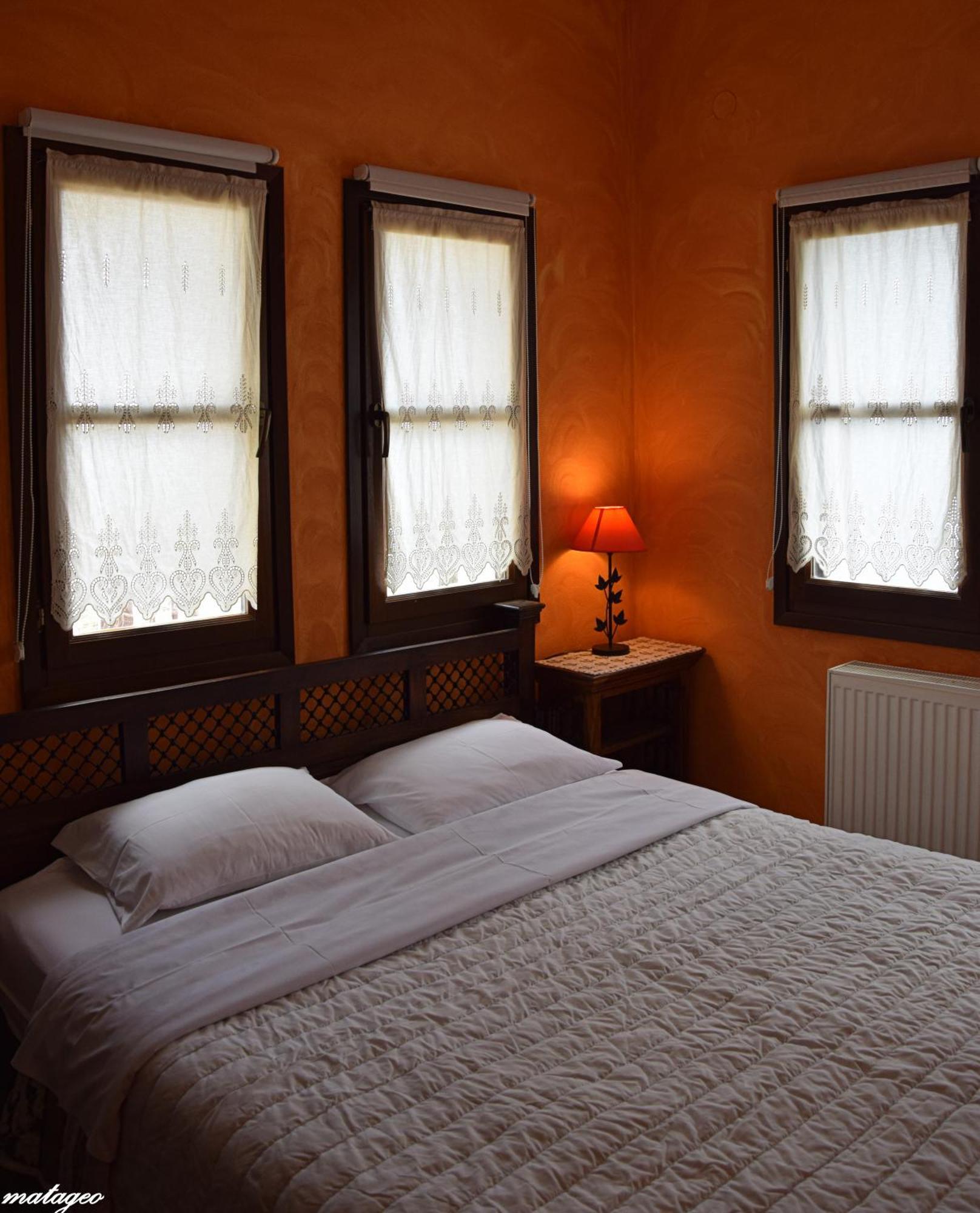 Victoria's Country Apartment