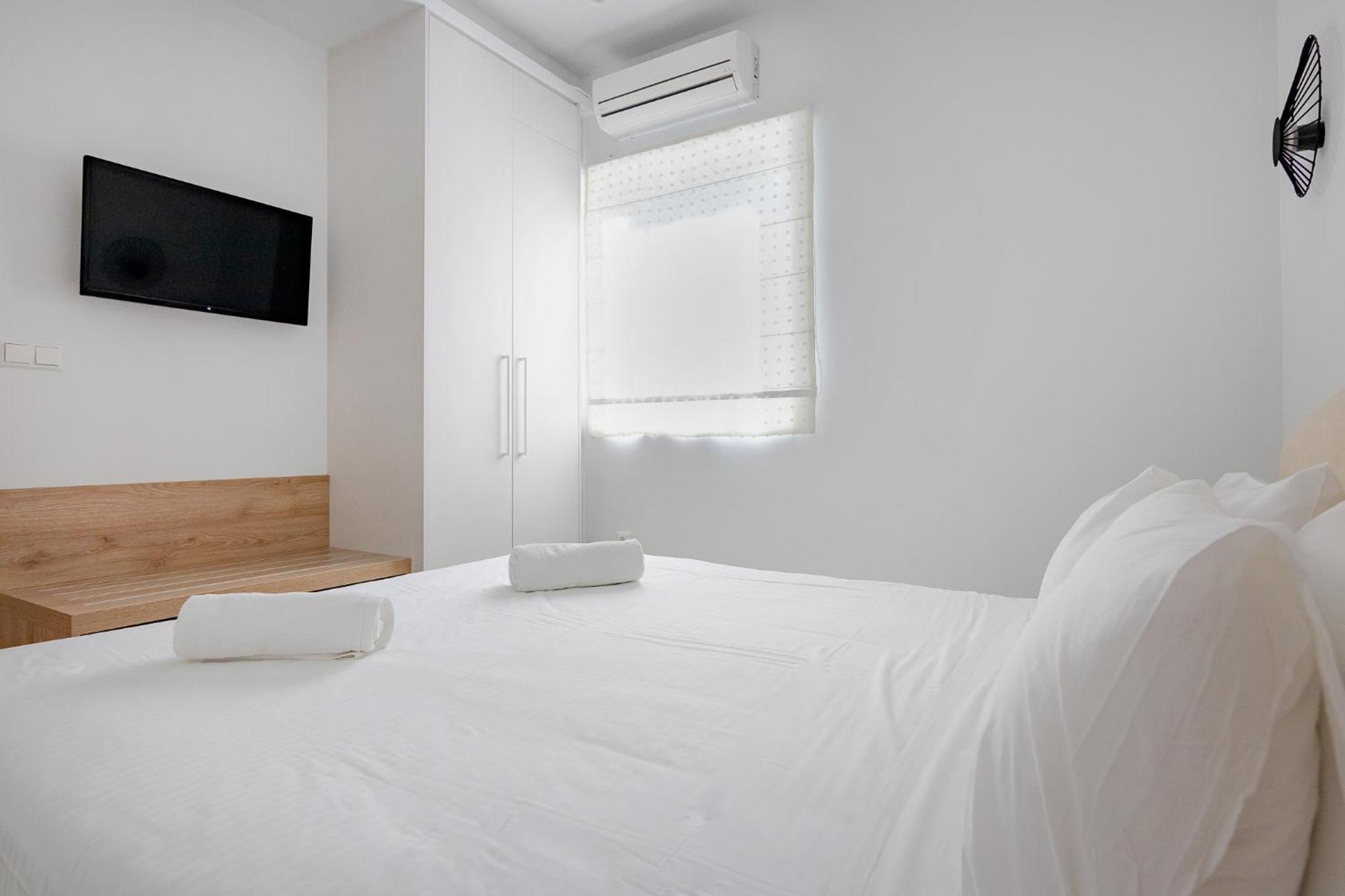 Peroulia Aparthotel