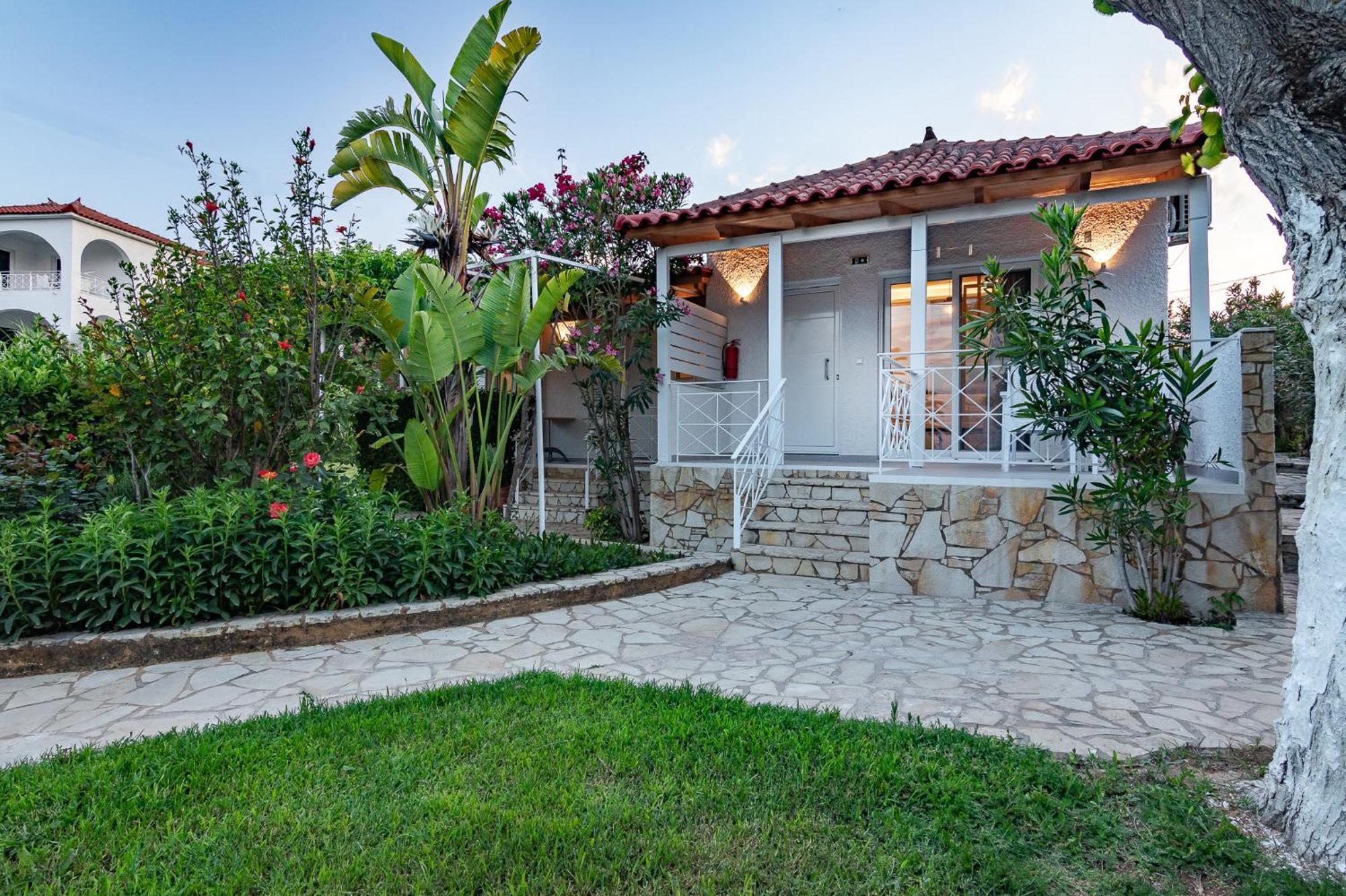 Peroulia Aparthotel