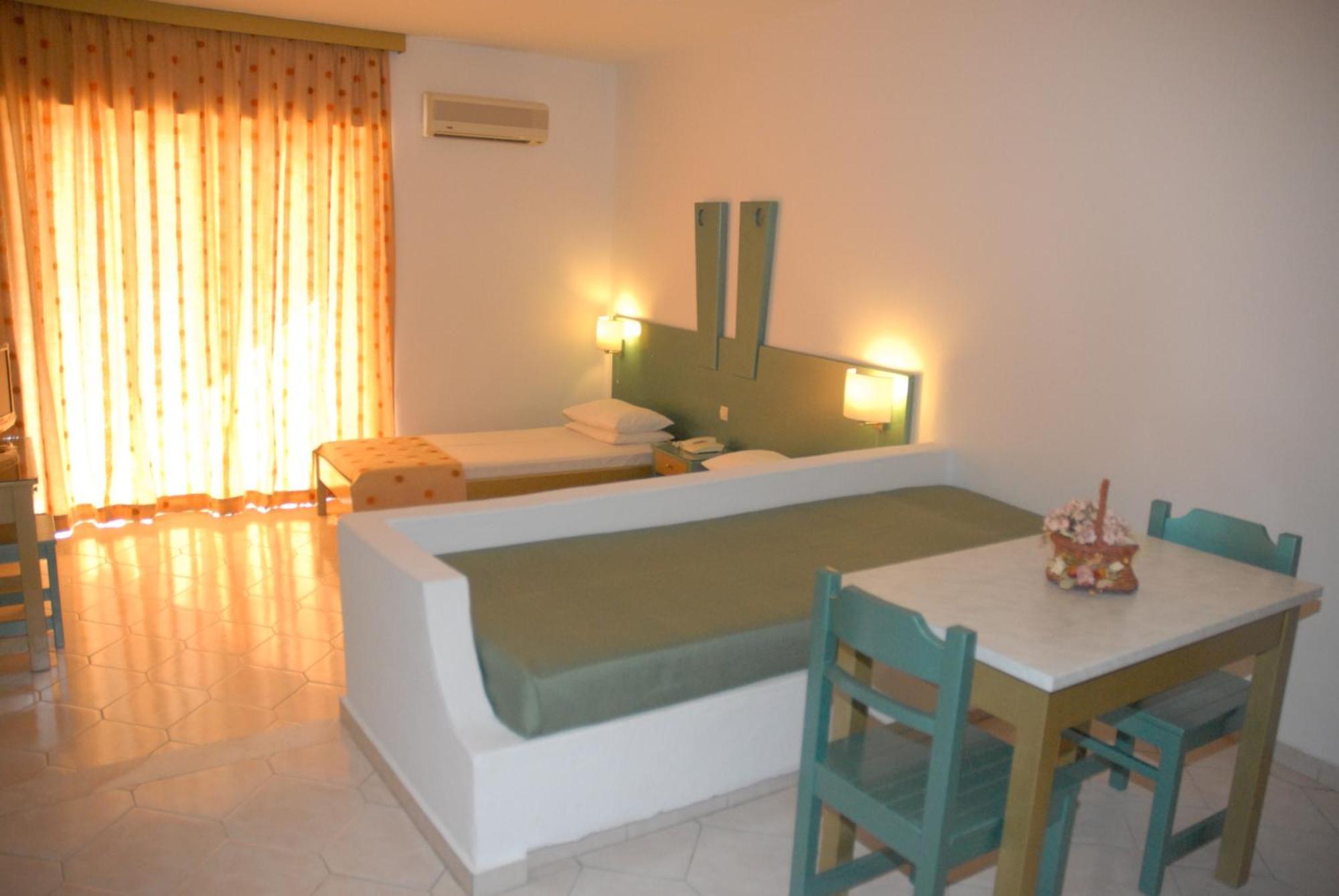 Trianta Hotel Apartments 2*