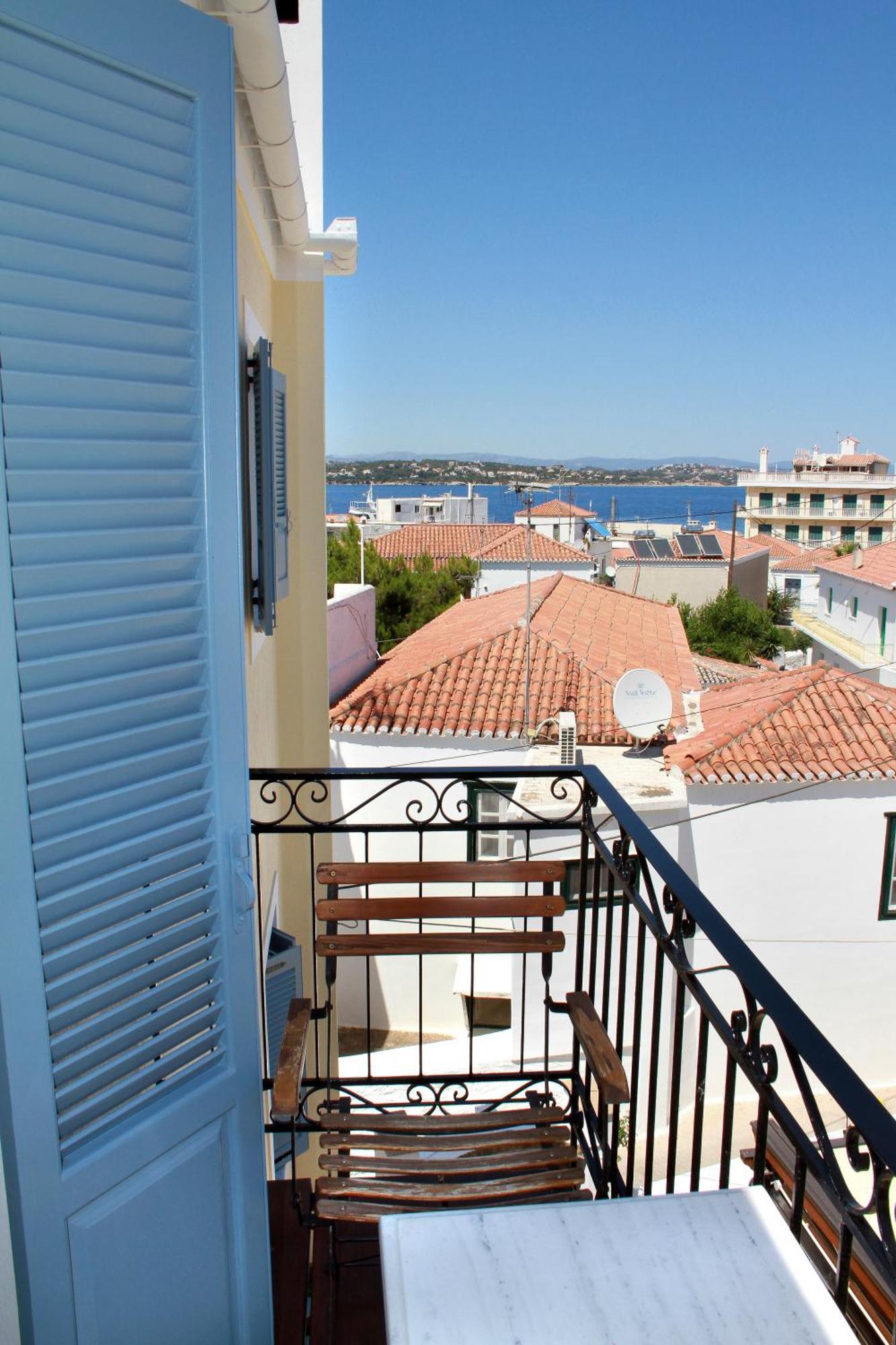 Niriides Guest house *