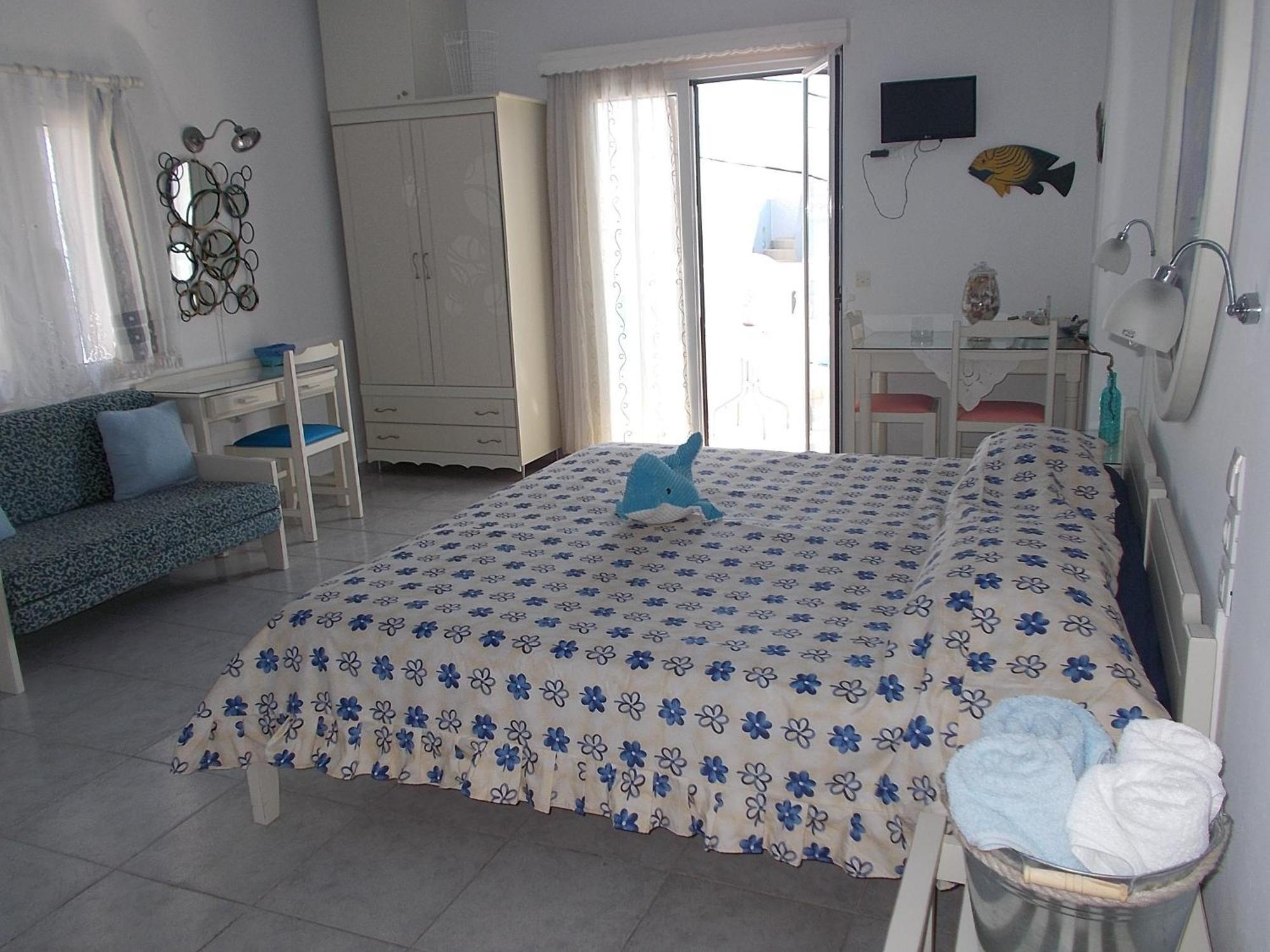 Dimitra's Sea-crafts Boutique * Kalyves