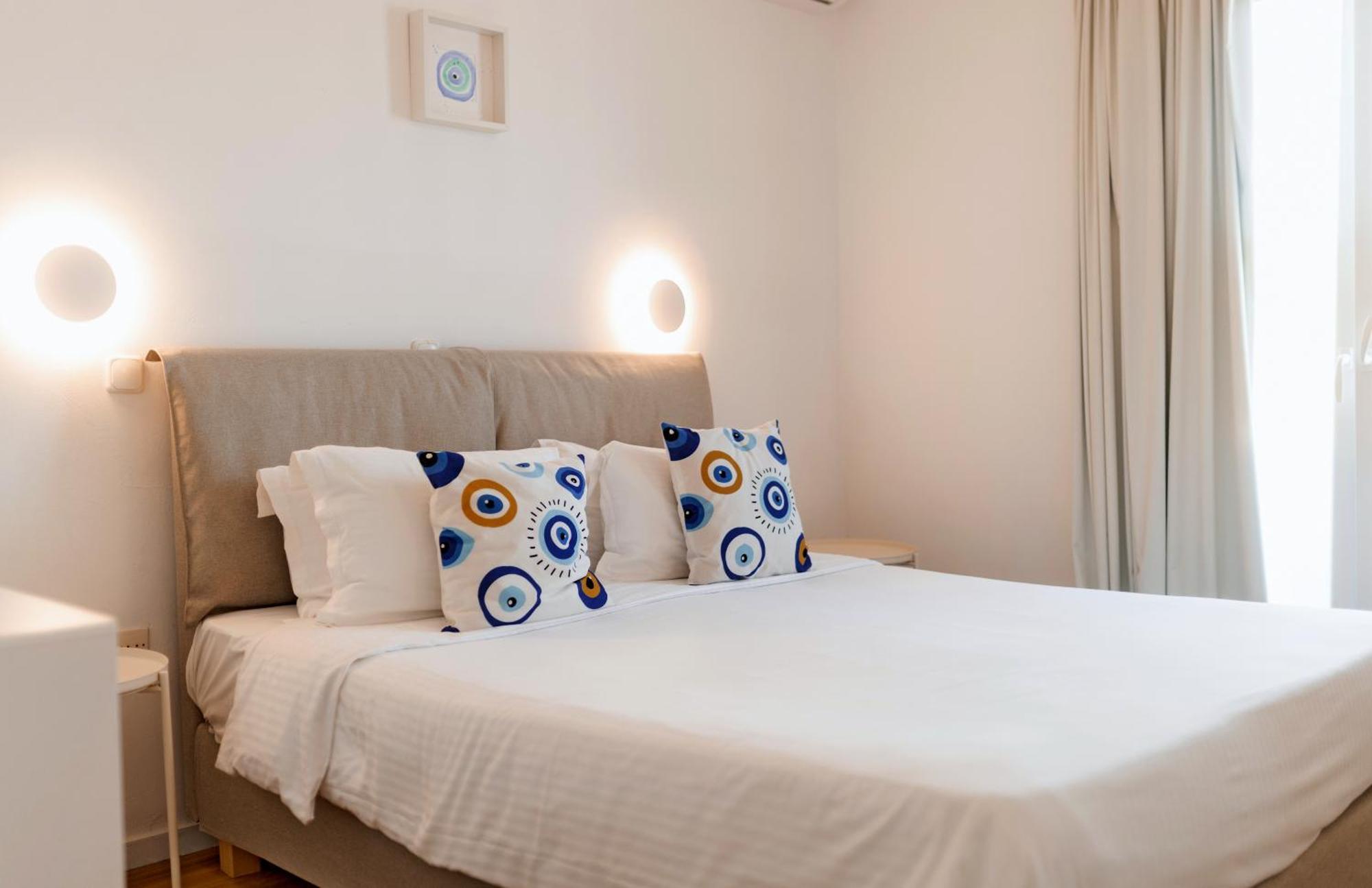 Adonis & 3* Naousa (Paros)