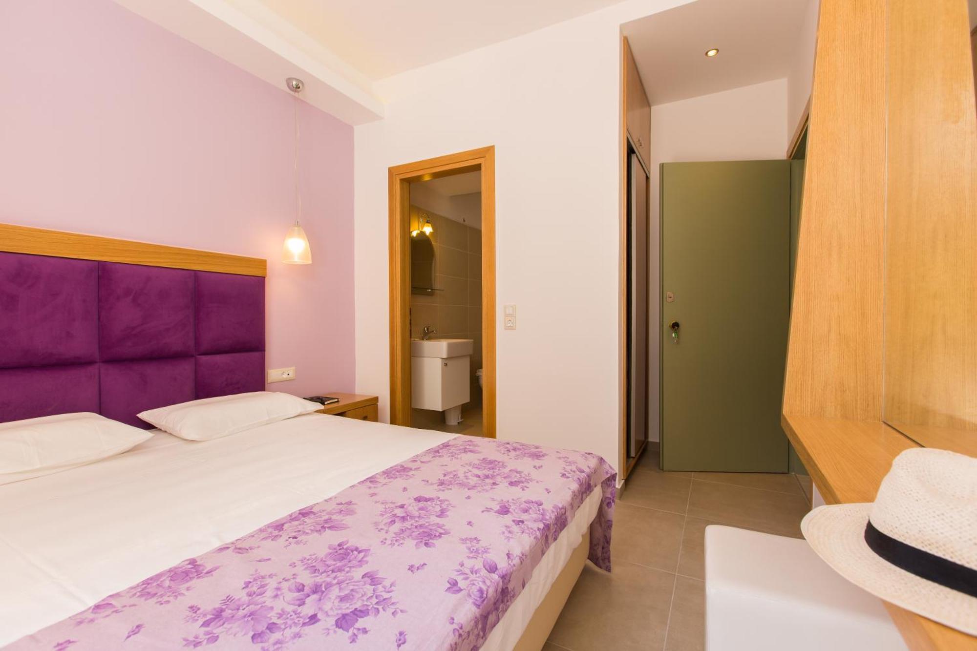 Eltina Aparthotel 2*