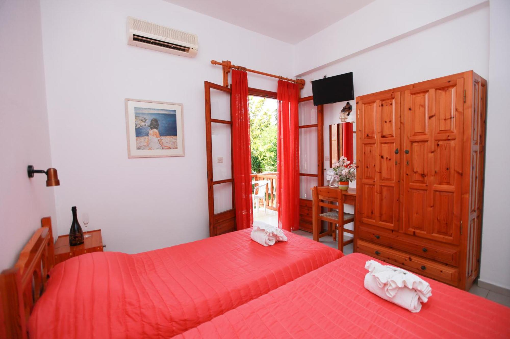 House 2* Skiathos Town