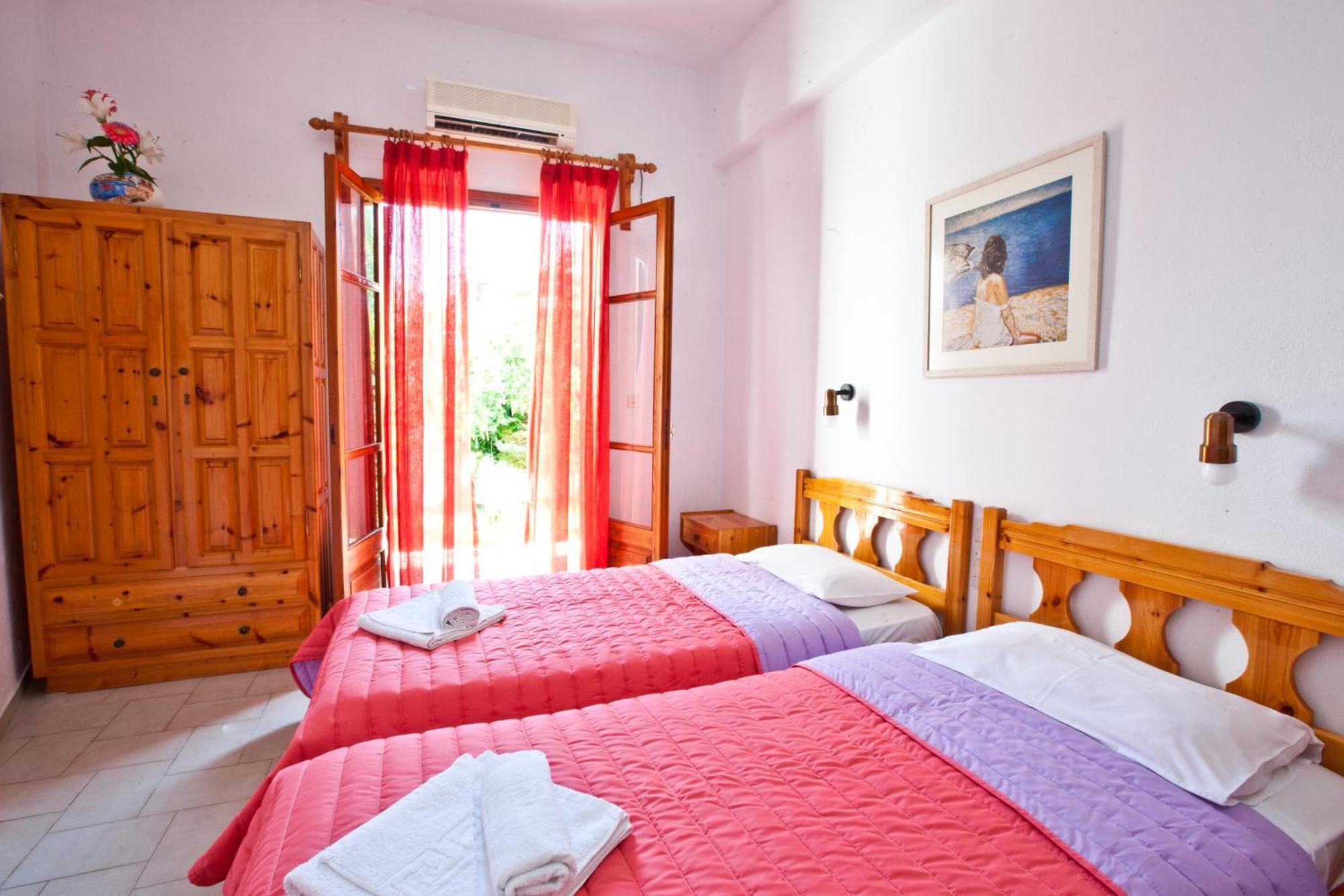 House 2* Skiathos Town