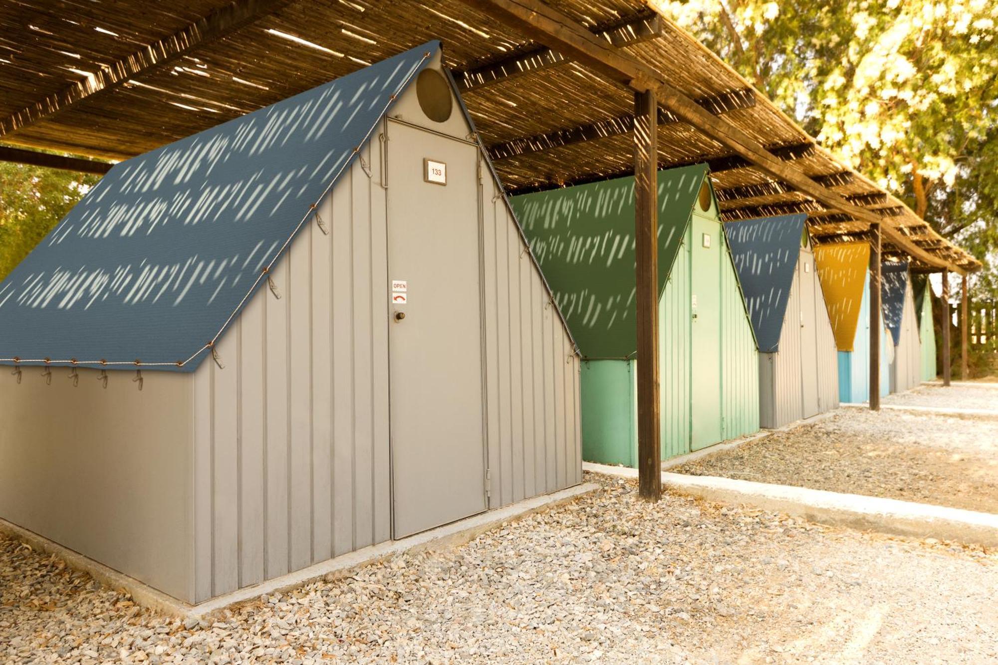 Far Out Beach Club Resort & Camping *