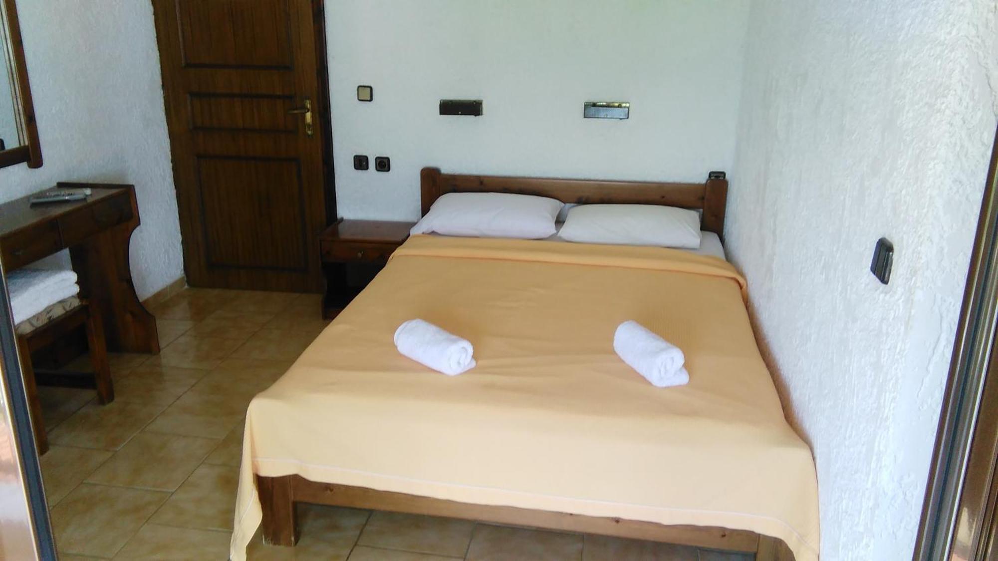 Lefkes Hotel 2*
