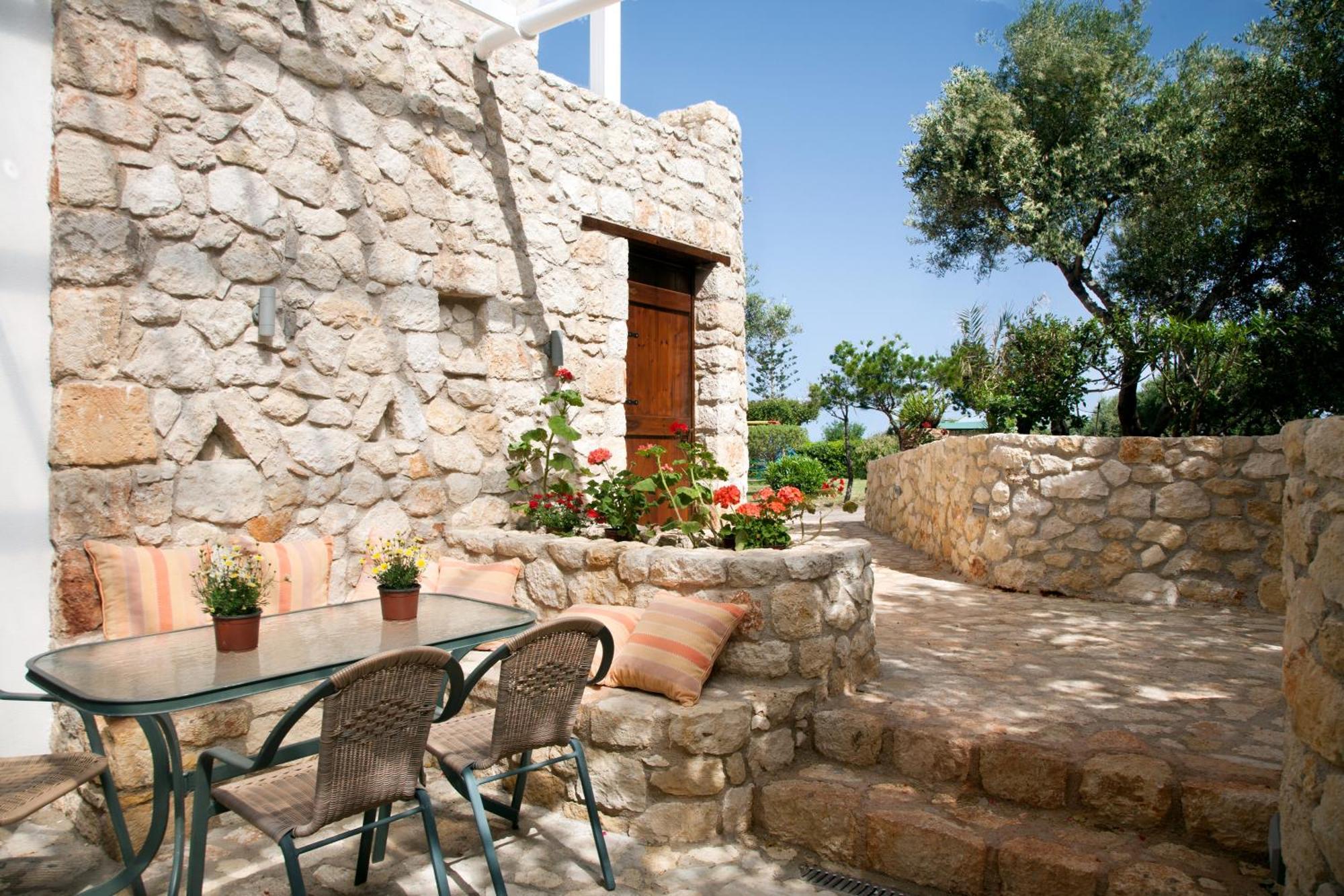 Artemis Village & 4* Stavros (Crete)