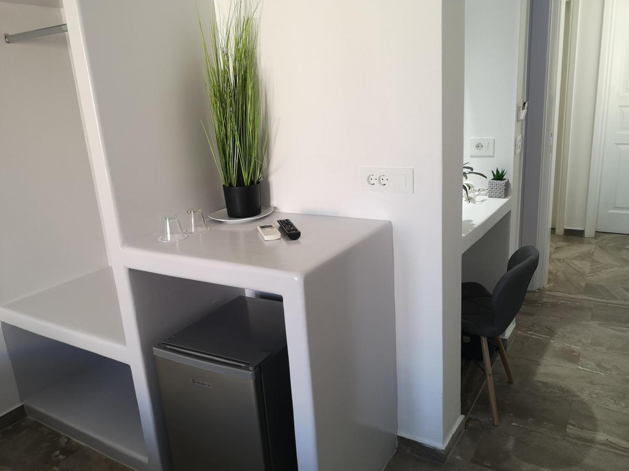 Zeus Aparthotel Kamari (Santorini)