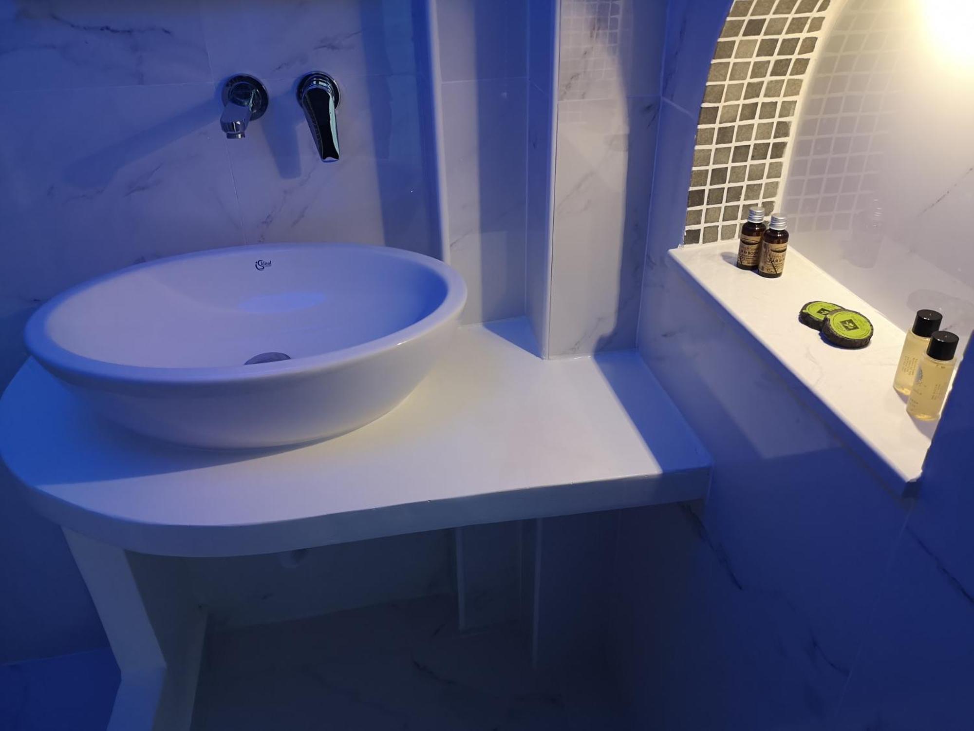 Zeus Aparthotel 2*