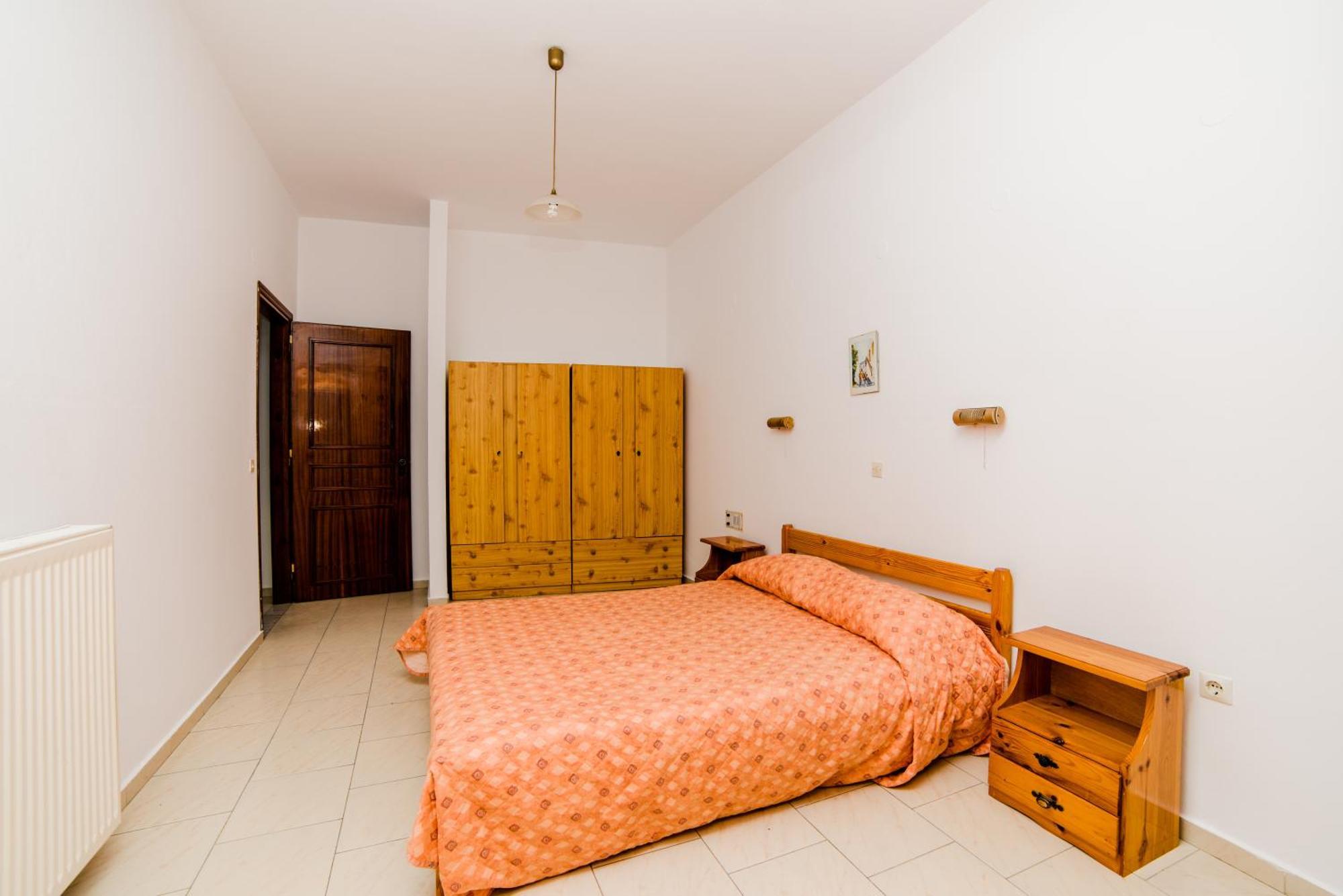 Erato Aparthotel 2*
