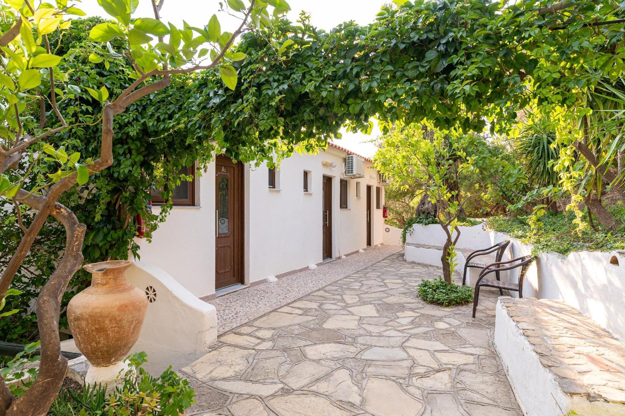 Studios Limnionas Apartment Marathokampos