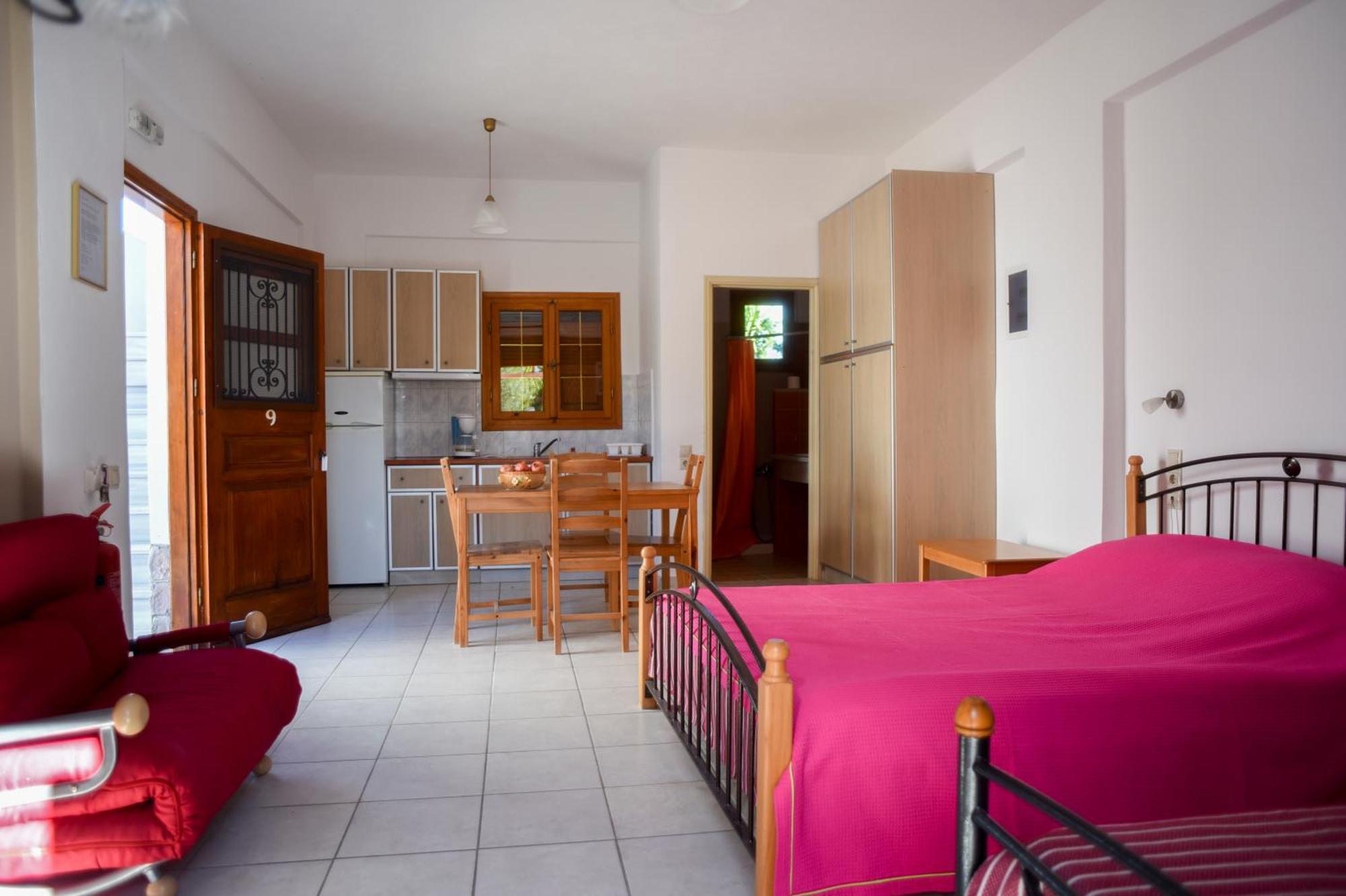 Mikro Xorio Aparthotel Vathi (Peloponnese)