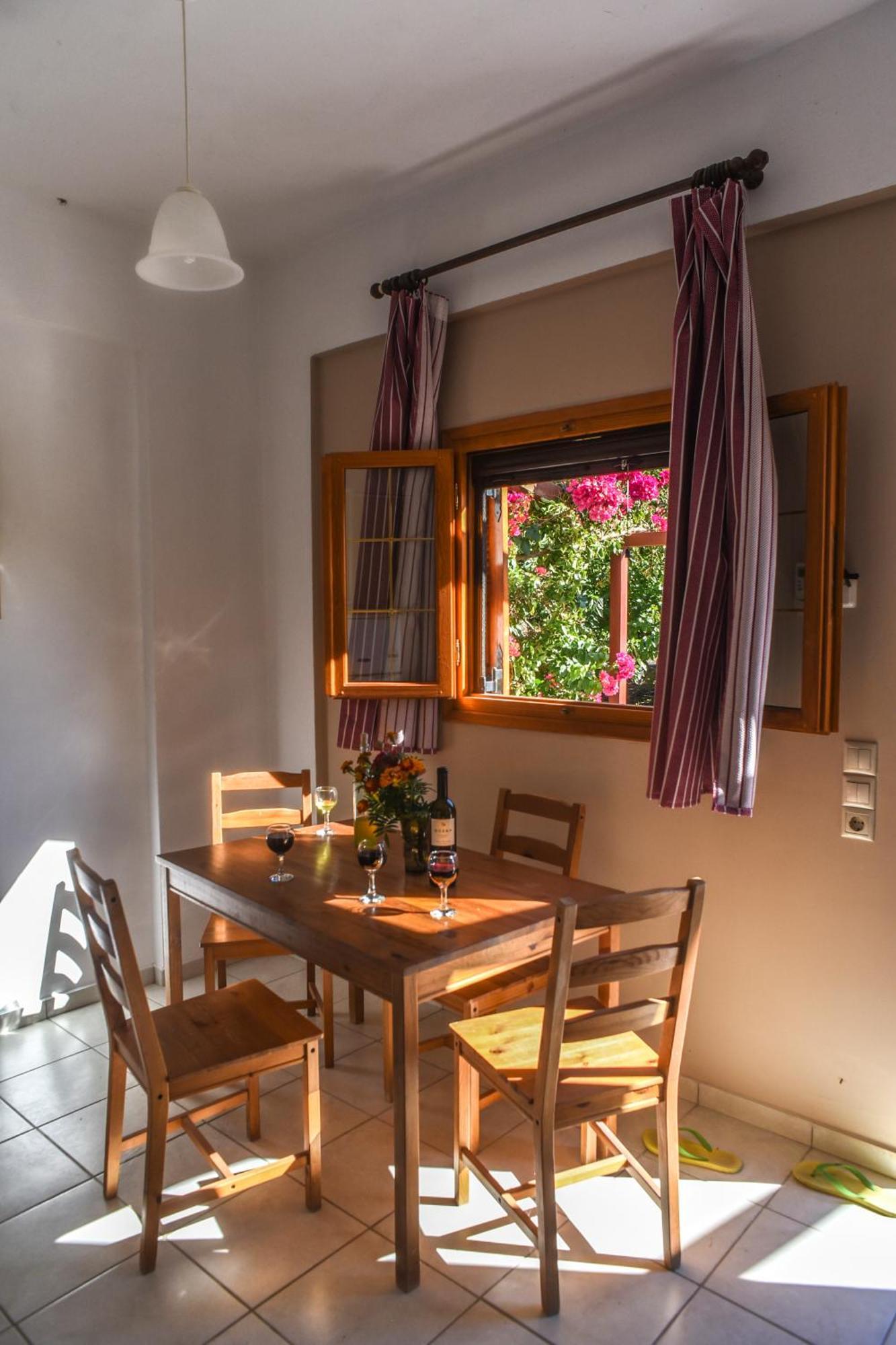 Mikro Xorio Aparthotel Vathi (Peloponnese)