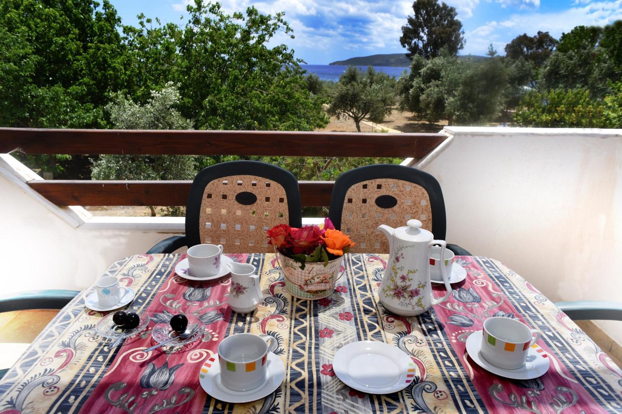 Mikro Xorio Aparthotel Vathi (Peloponnese)