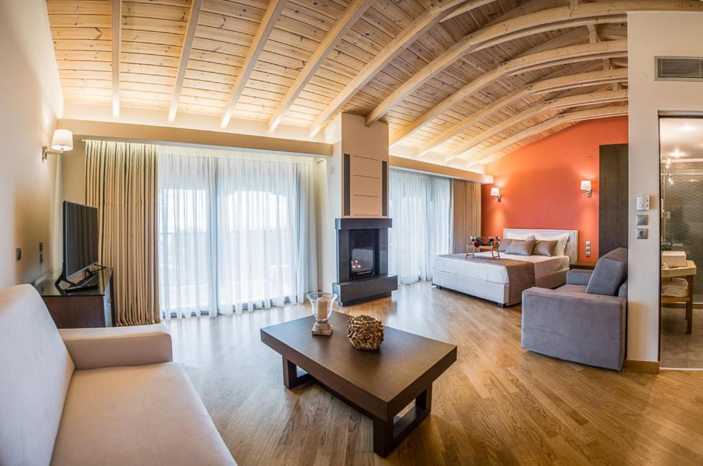 Nepheli Hotel 4*
