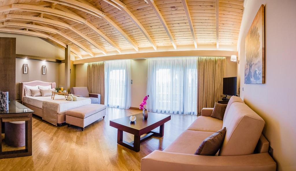 Nepheli Hotel 4*