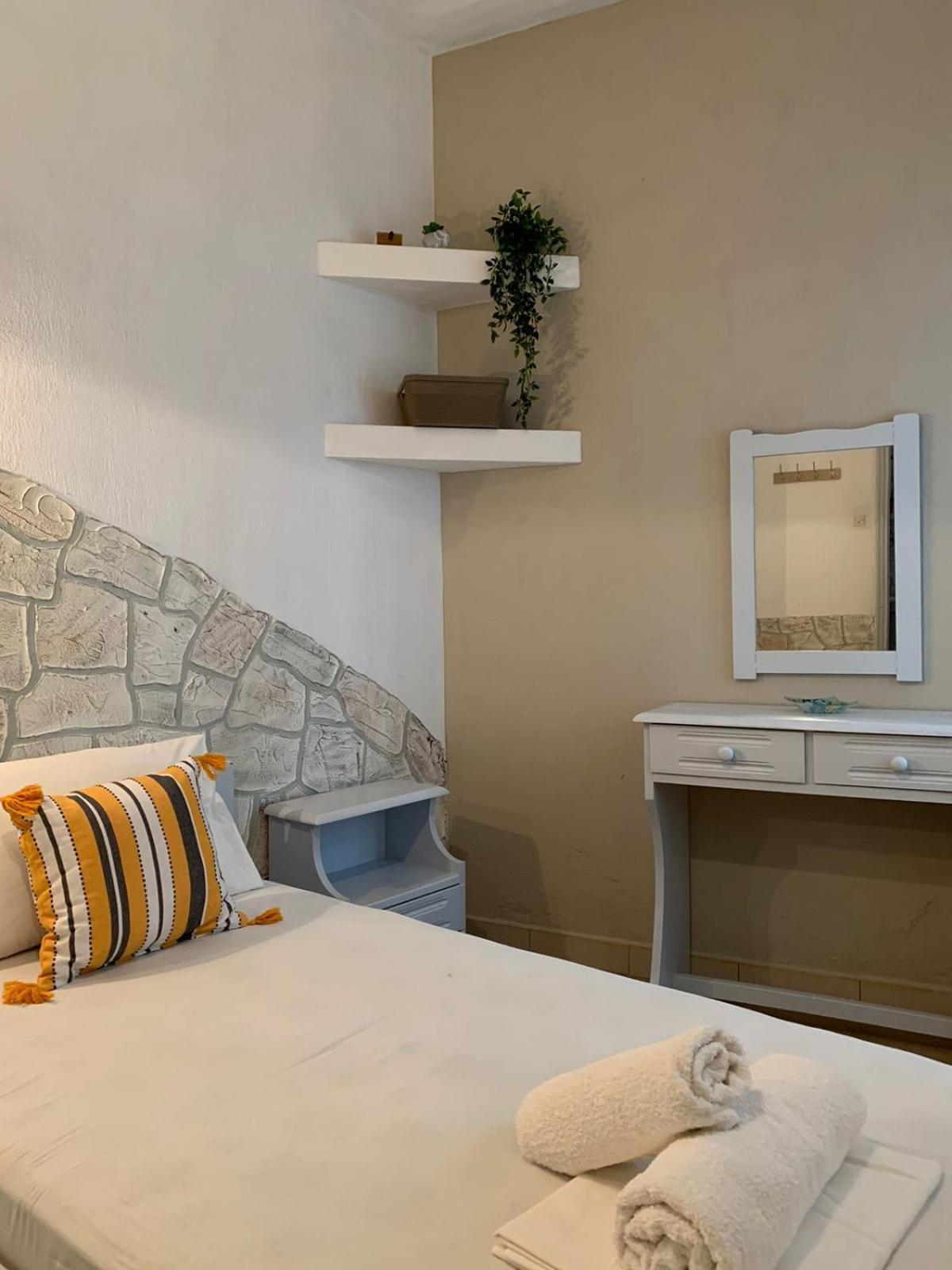 Kastro Studios * Skopelos Town