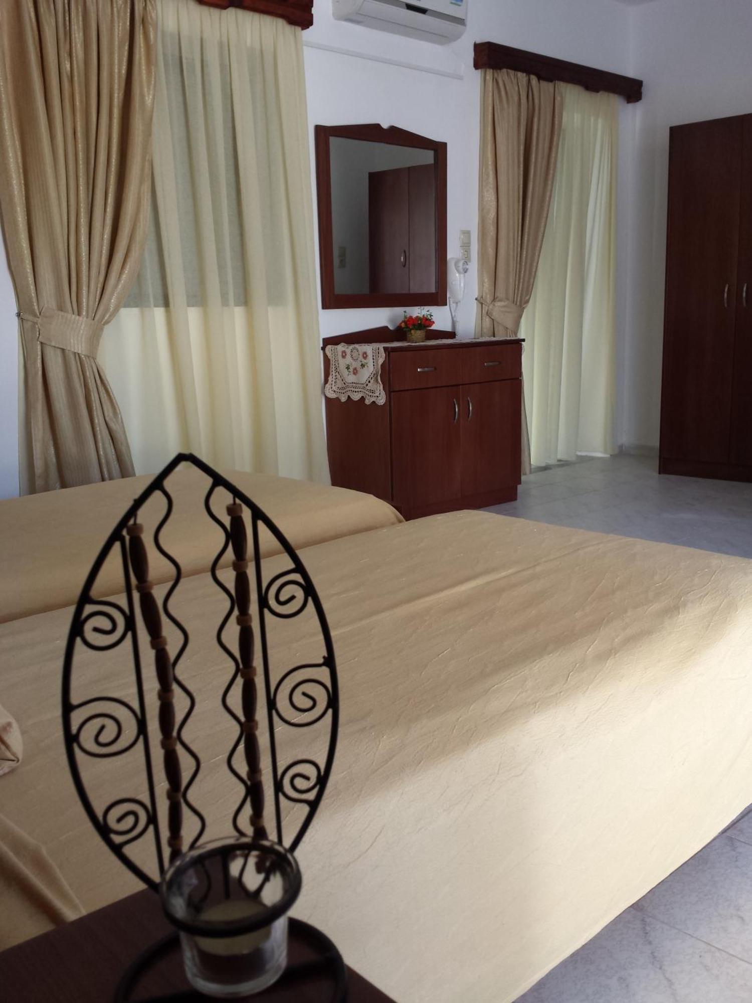 Nikos Studios Guest house *